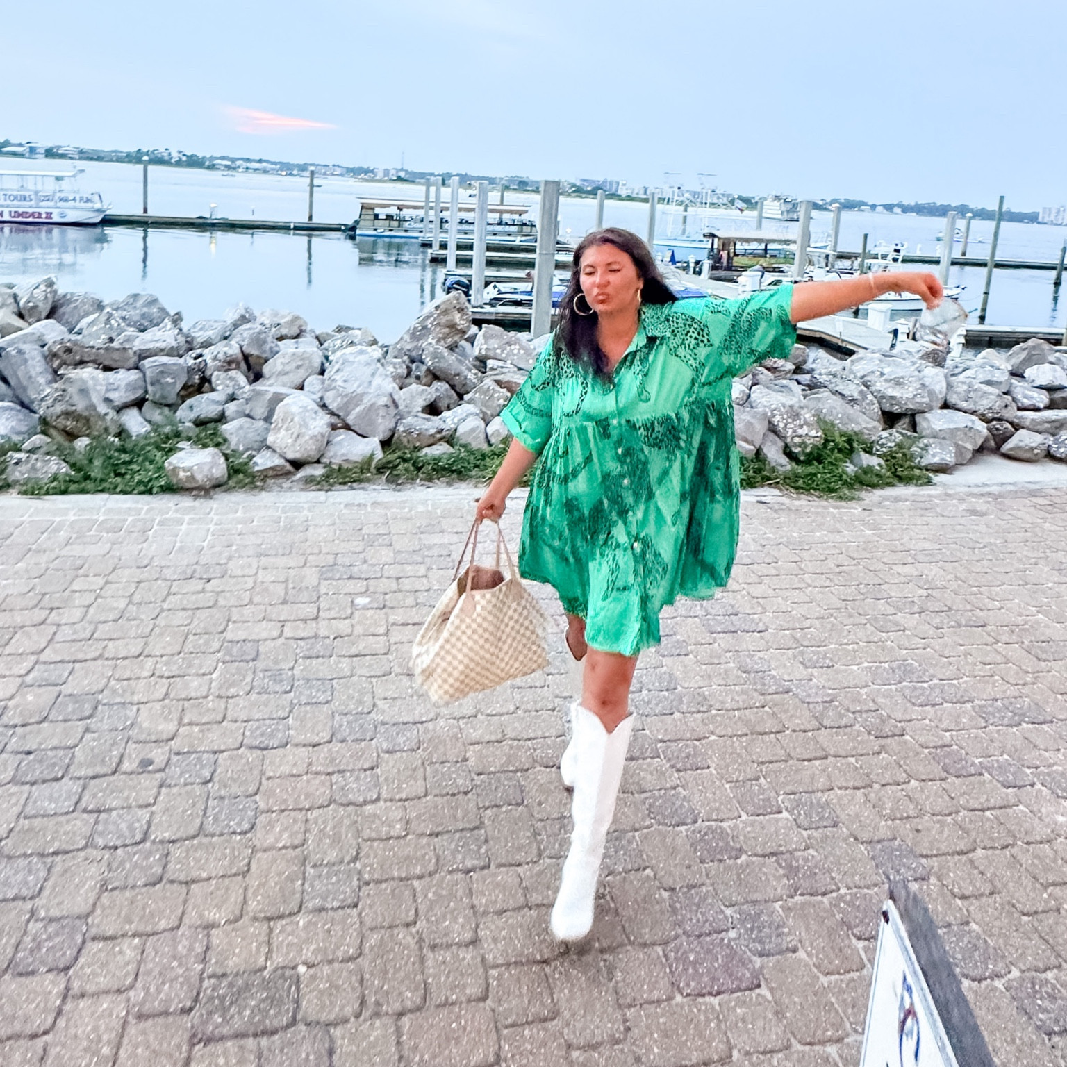 What’s a closet staples every girl needs? WHITE BOOTS! I promise that you can never go wrong with these. If you don’t have a pair, what are you waiting for? 

#LTKunder100 #LTKFind