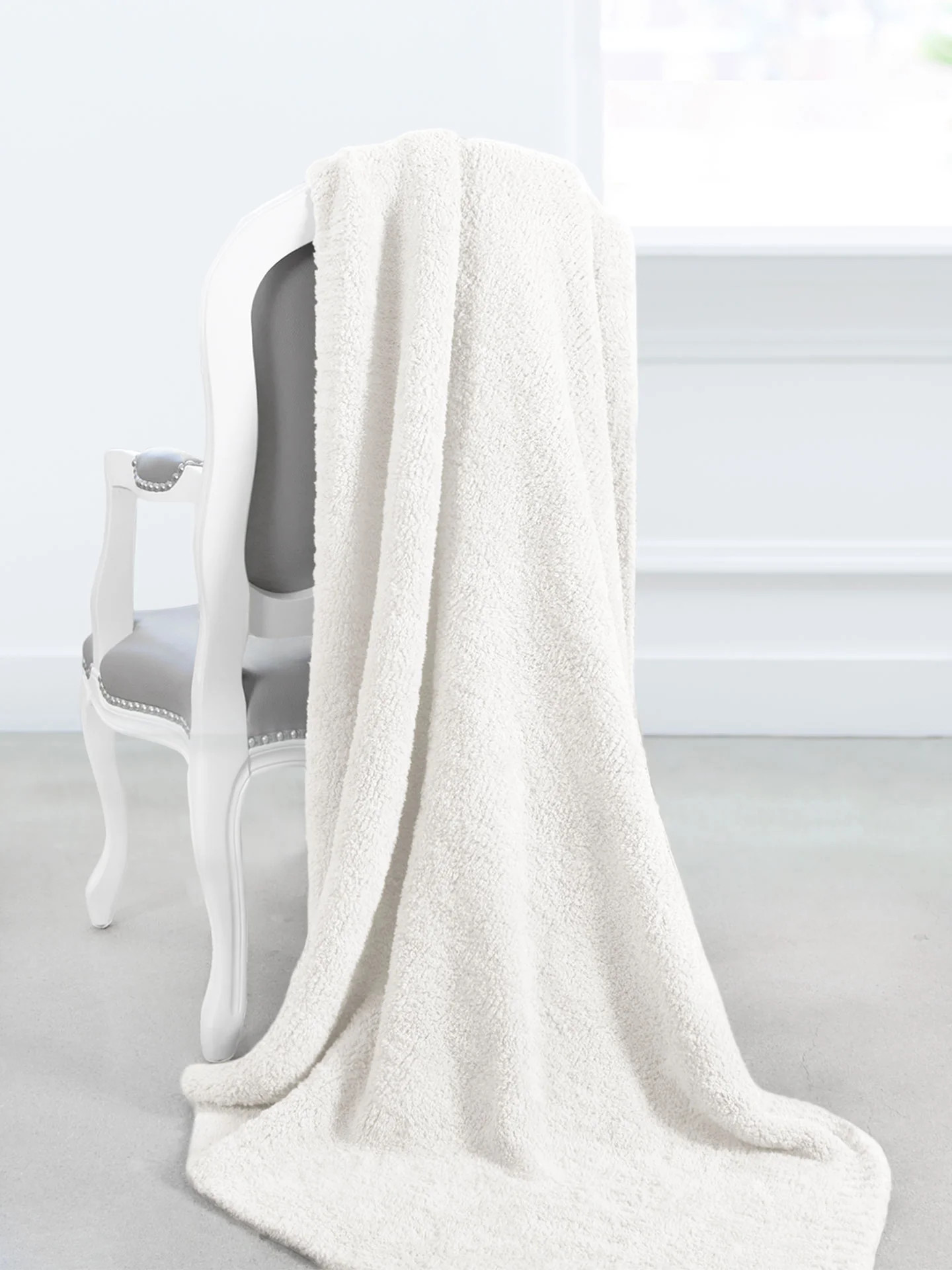 Plush Chenille Knit™ Throw | Little Giraffe