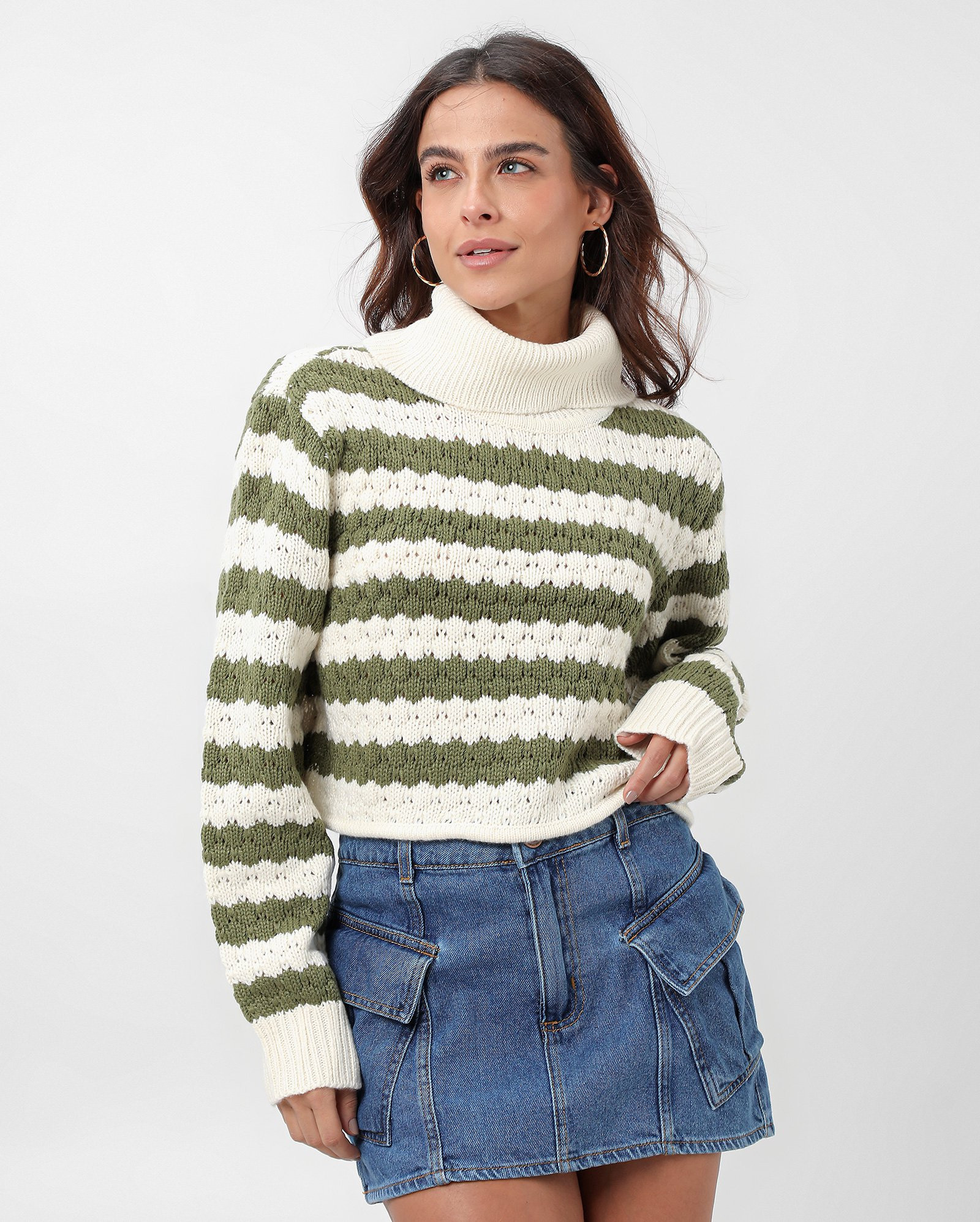 Suéter cropped listrado gola alta off-white | Pool by Riachuelo | Riachuelo (BR)