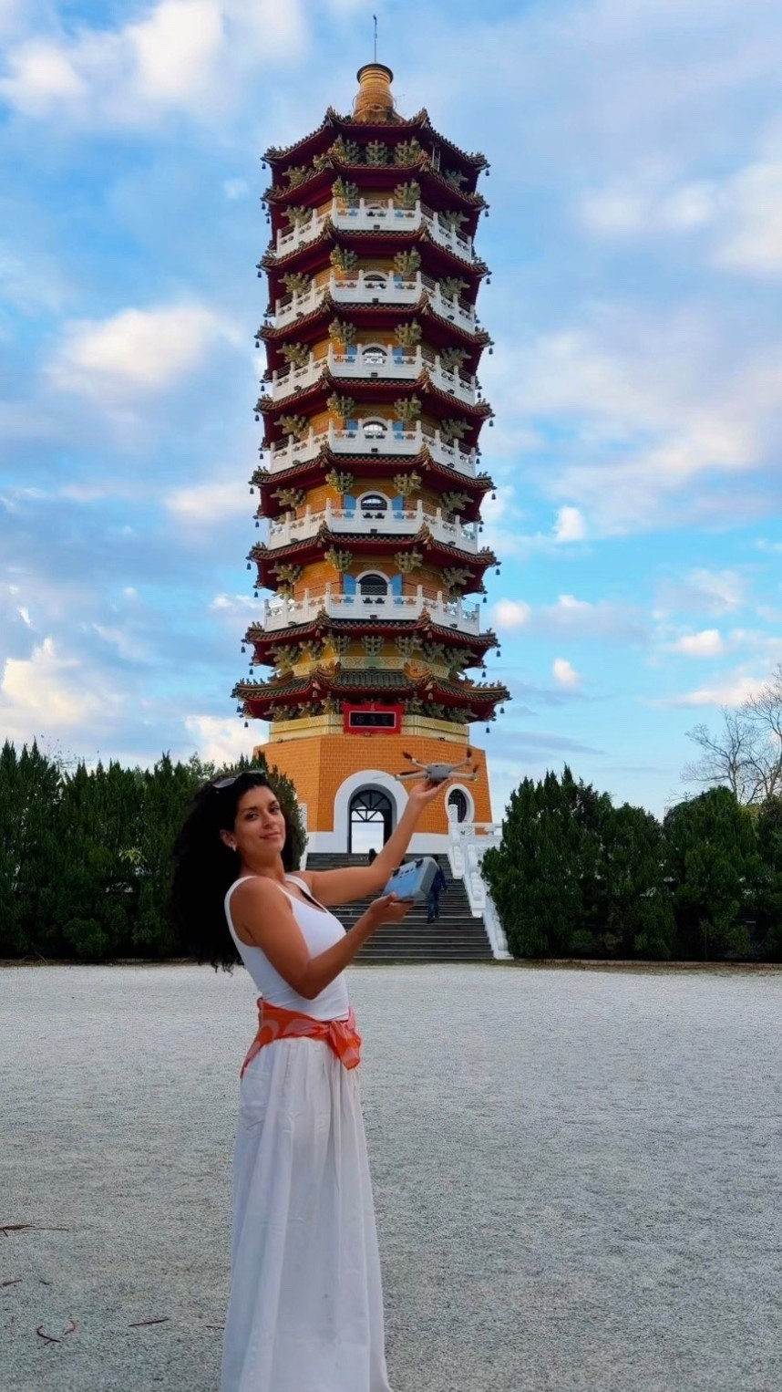 just me casually getting the shot… because the view deserved it 🤍✨

#contentcreatorlife #travelcontent #behindthescenes 

#LTKdayinmylife #LTKstorytime #LTKTravel