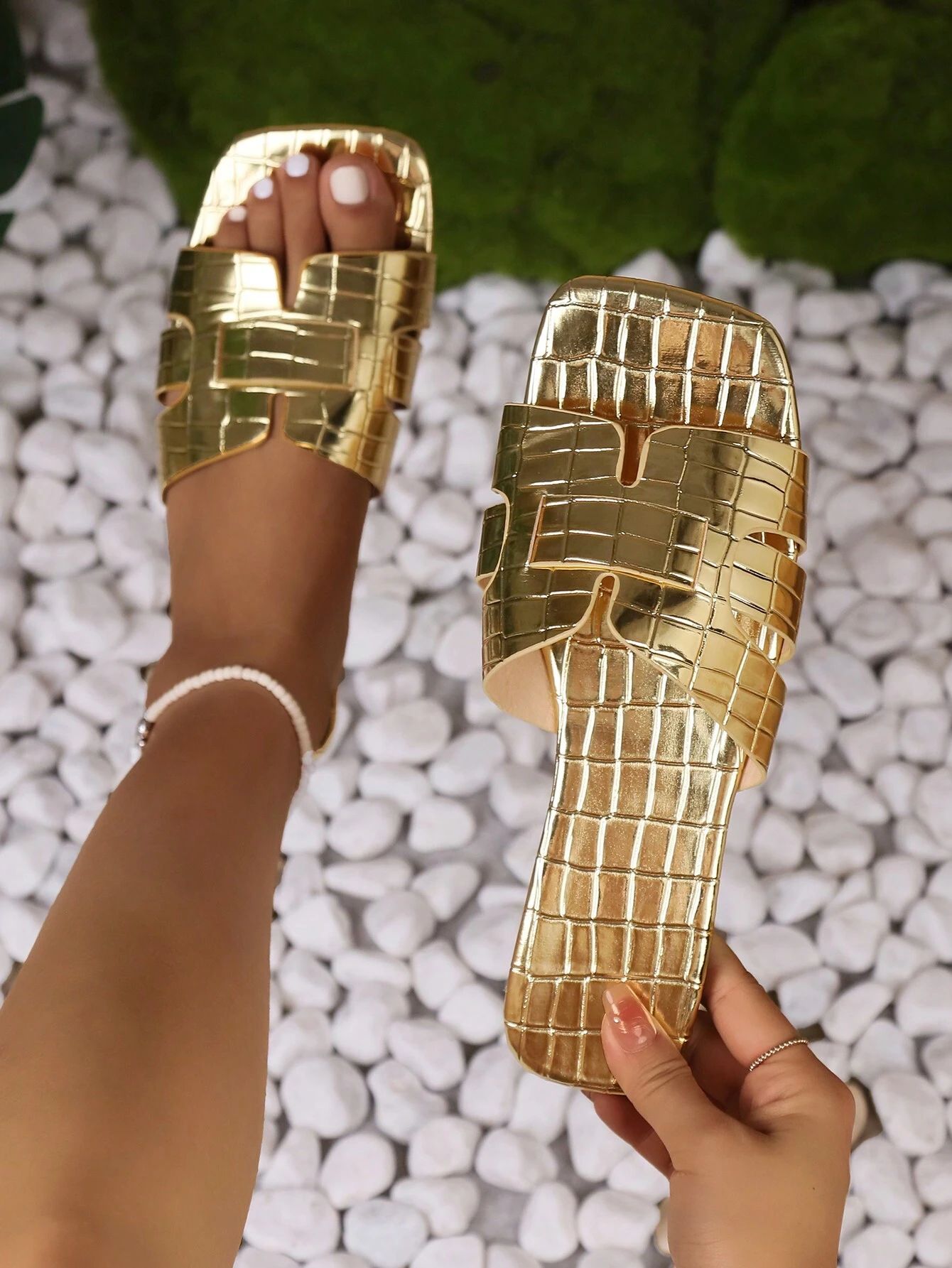 Metallic Crocodile Patterned Fancy Stylish Outdoor Sandals | SHEIN