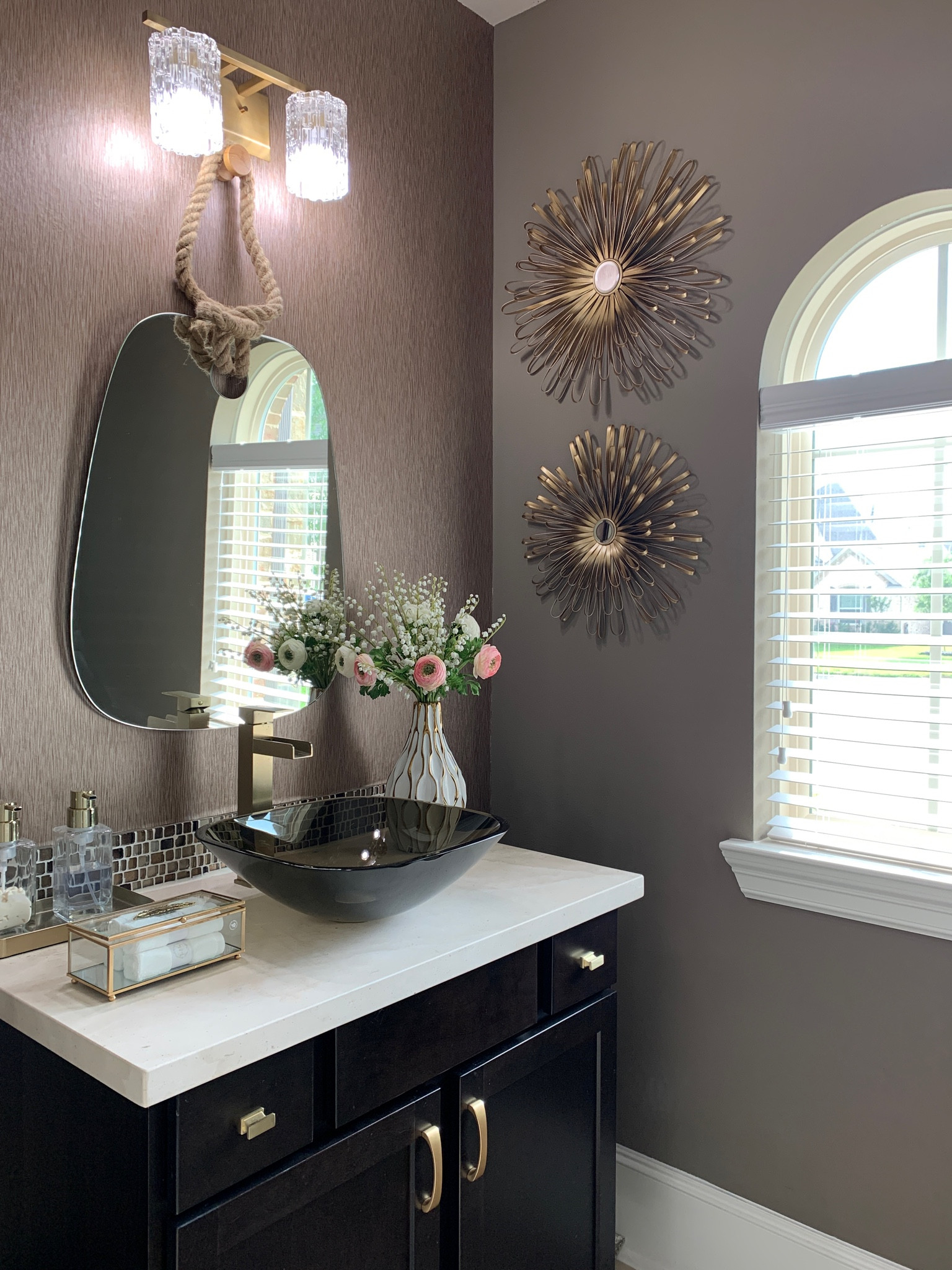 Refresh your bathroom with these elegant pieces #bathroomdecor #homedecor #walldecor #homeorganization #bathroomorganization

#LTKsalealert #LTKhome #LTKFind