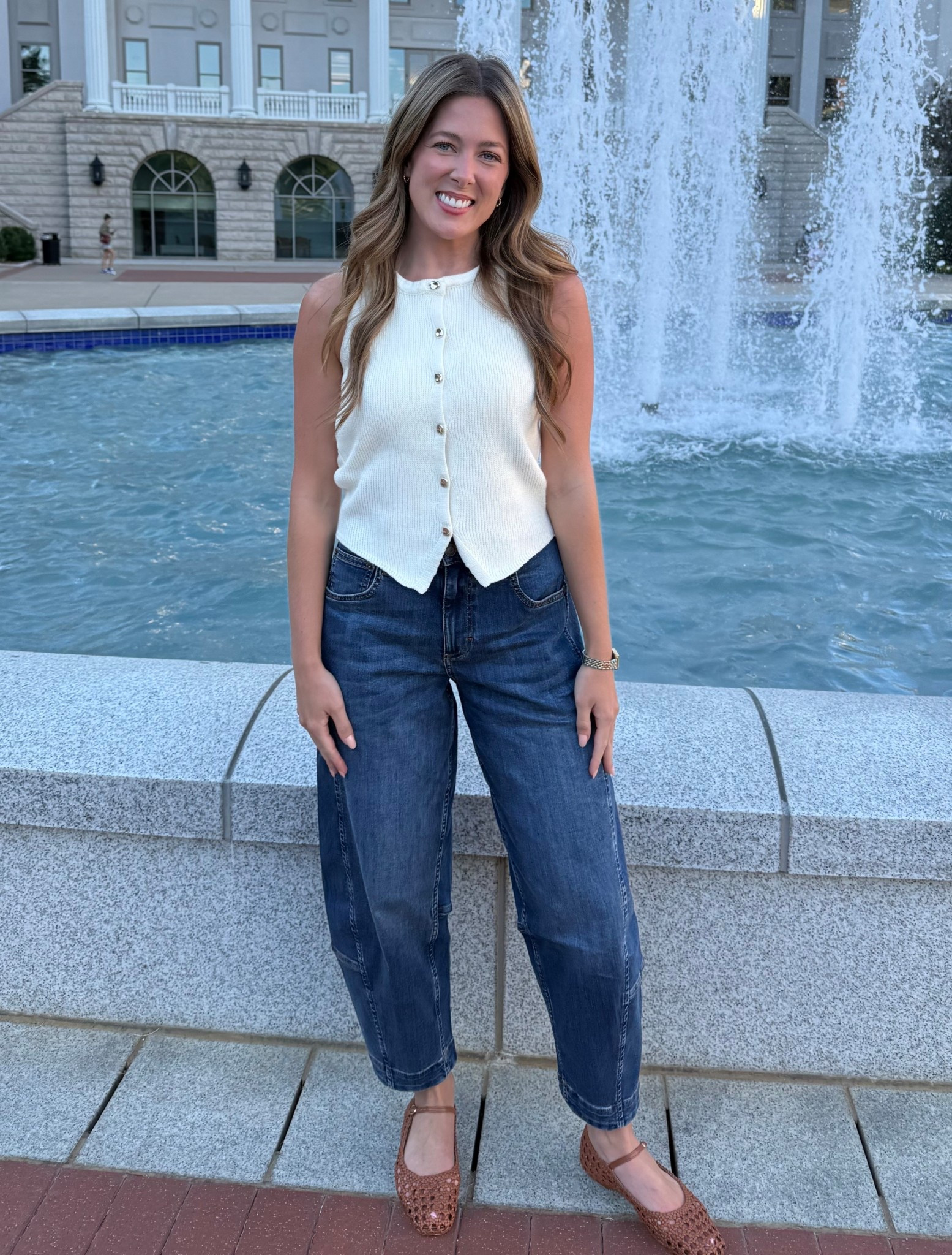 Cute and casual fall outfit 🍂

barrel jeans, sweater vest, flats

#LTKShoeCrush #LTKFindsUnder100 #LTKSeasonal