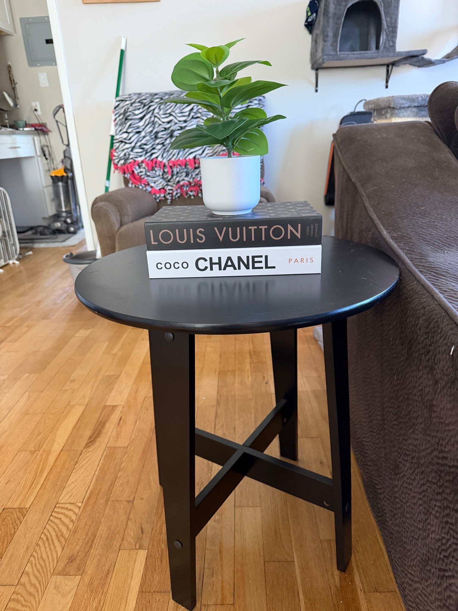 Decorated this side table a bit more. Unfortunately I can’t find these tables but honestly wouldn’t recommend. Added a couple other things I’m going to use on the other table

#LTKHome