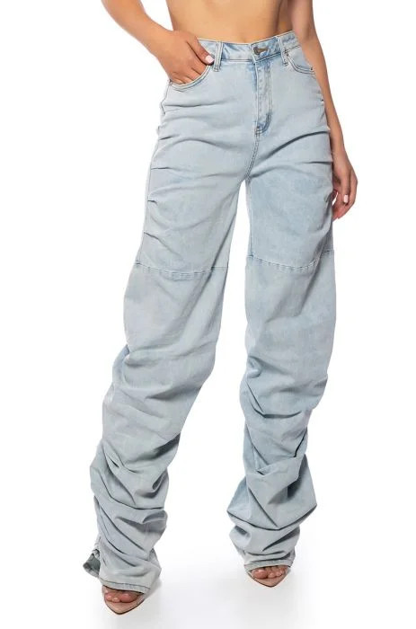 NEVER CHANGE RUCHED RELAXED FIT JEANS IN LIGHT BLUE DENIM | AKIRA