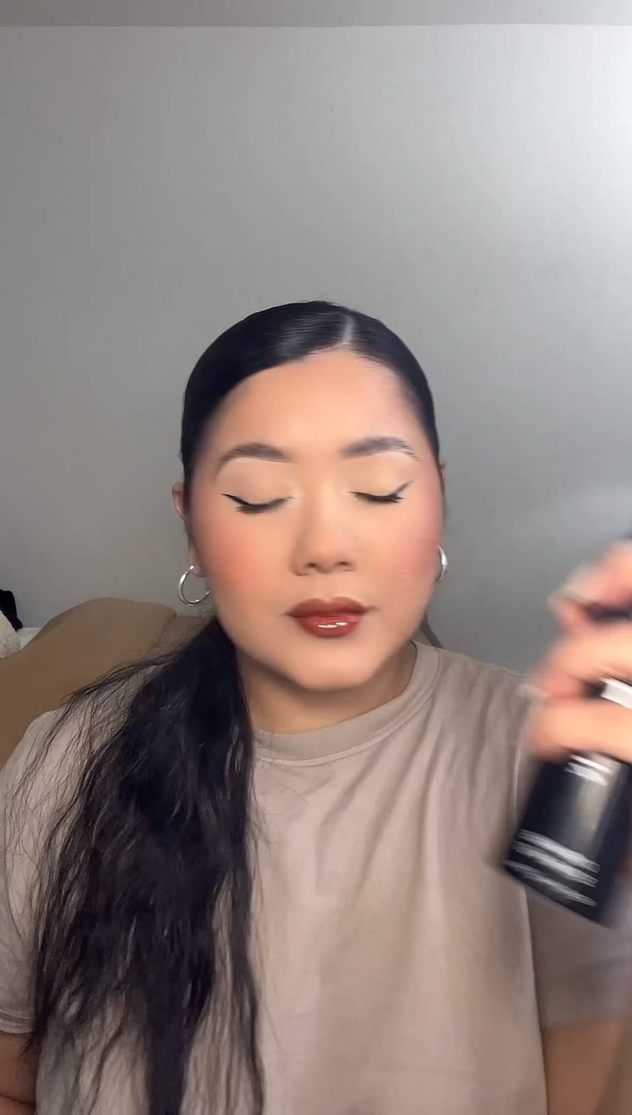 brow gel: got2b, primer: elf, foundation: estée lauder, sunscreen: urbanrx, blush: rare beauty, bronzer: ABH, highlight: ofra, setting spray: morphe 