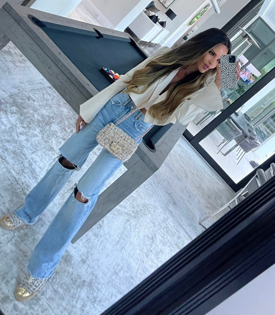 Casual chique- Jeans and crop blazer!

#LTKworkwear #LTKFind #LTKbeauty