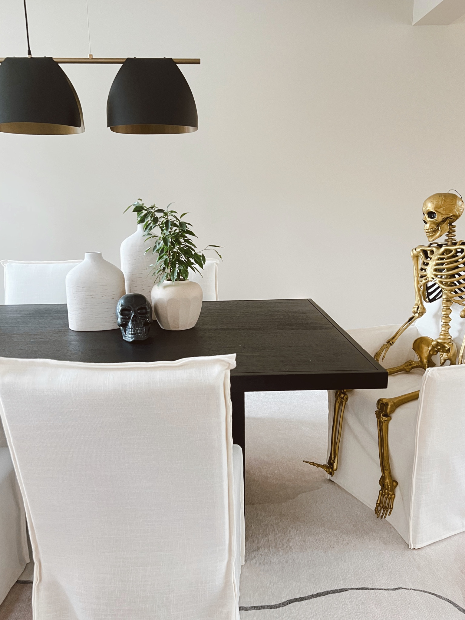 HALLOWEEN INSPO! #halloweendecor #falldecor #chichalloween #halloweenhome 

#LTKSeasonal #LTKhome #LTKHalloween