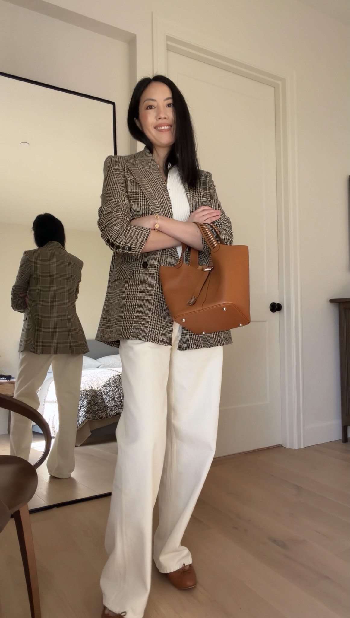 Here’s how to bring your winter blazer out during this transitional weather - layer it over a monochromatic white outfit. 

Cardigan is only $78.

#classicstyle
#winteroutfit
#springoutfit
#Agolde
#Evereve

#LTKSeasonal #LTKootd #LTKgrwm