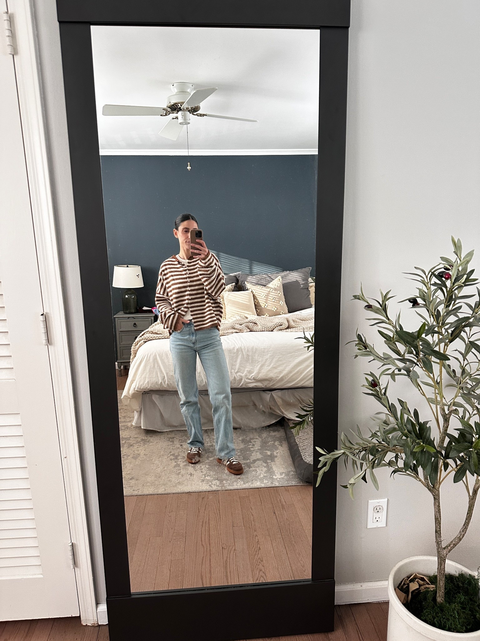 Still my favorite cardigan!

Things between cardigan, things between sweater, roll neck cardigan, roll neck sweater, striped sweater, striped cardigan, adidas spezial, adidas sneakers, Abercrombie jeans, 90s jeans 

#LTKFindsUnder100 #LTKPetite