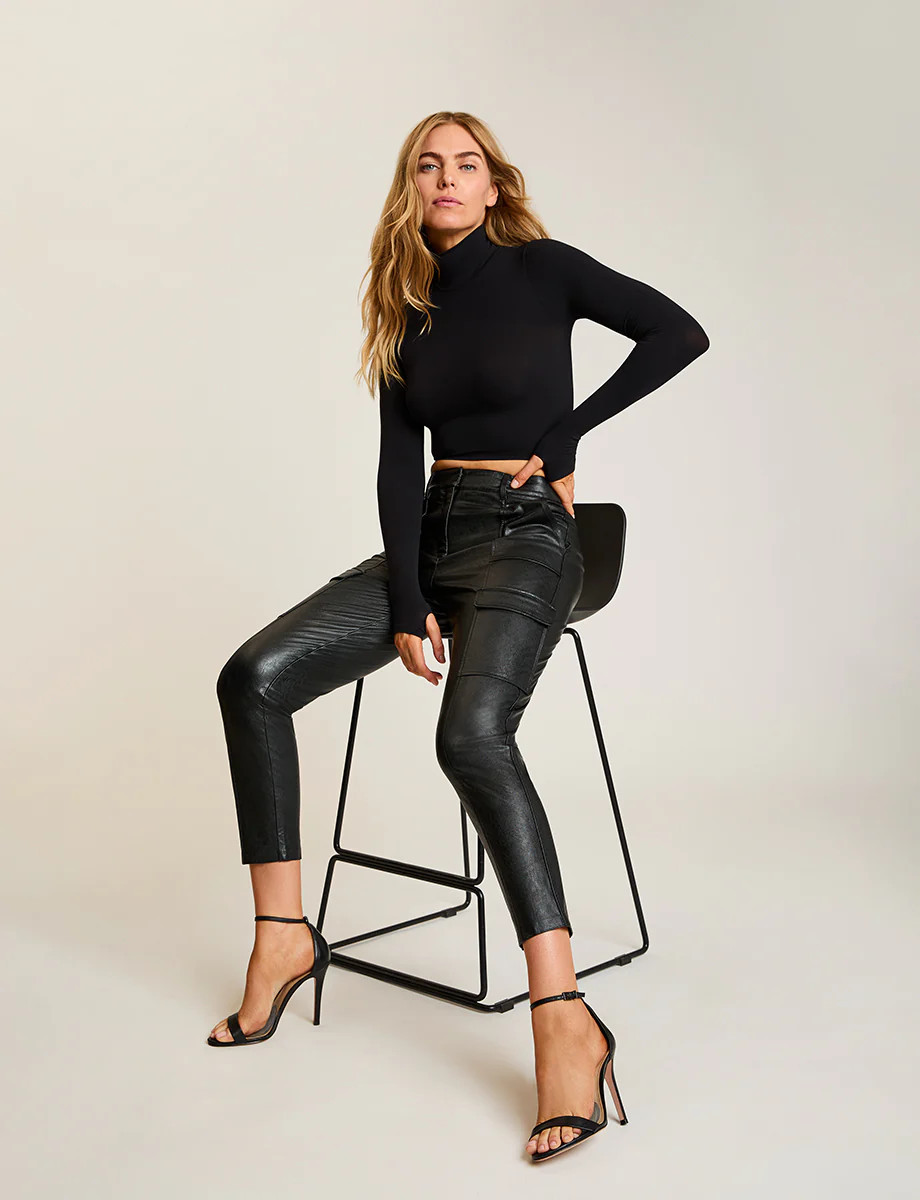 Ballet Body Turtleneck Crop Top One Size / Black | Commando®