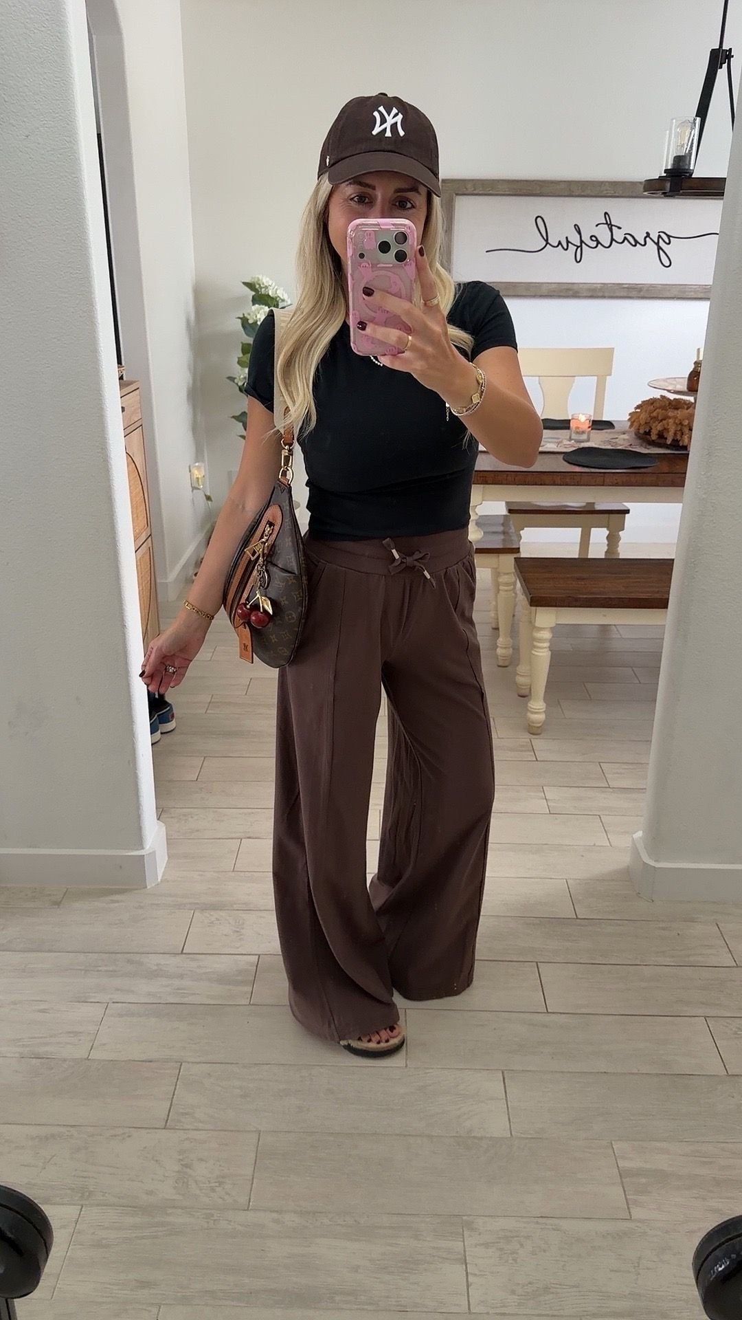 Fall ootd 
Small baby tee
Wide leg pants xs
Birkenstocks TTs

#LTKootd