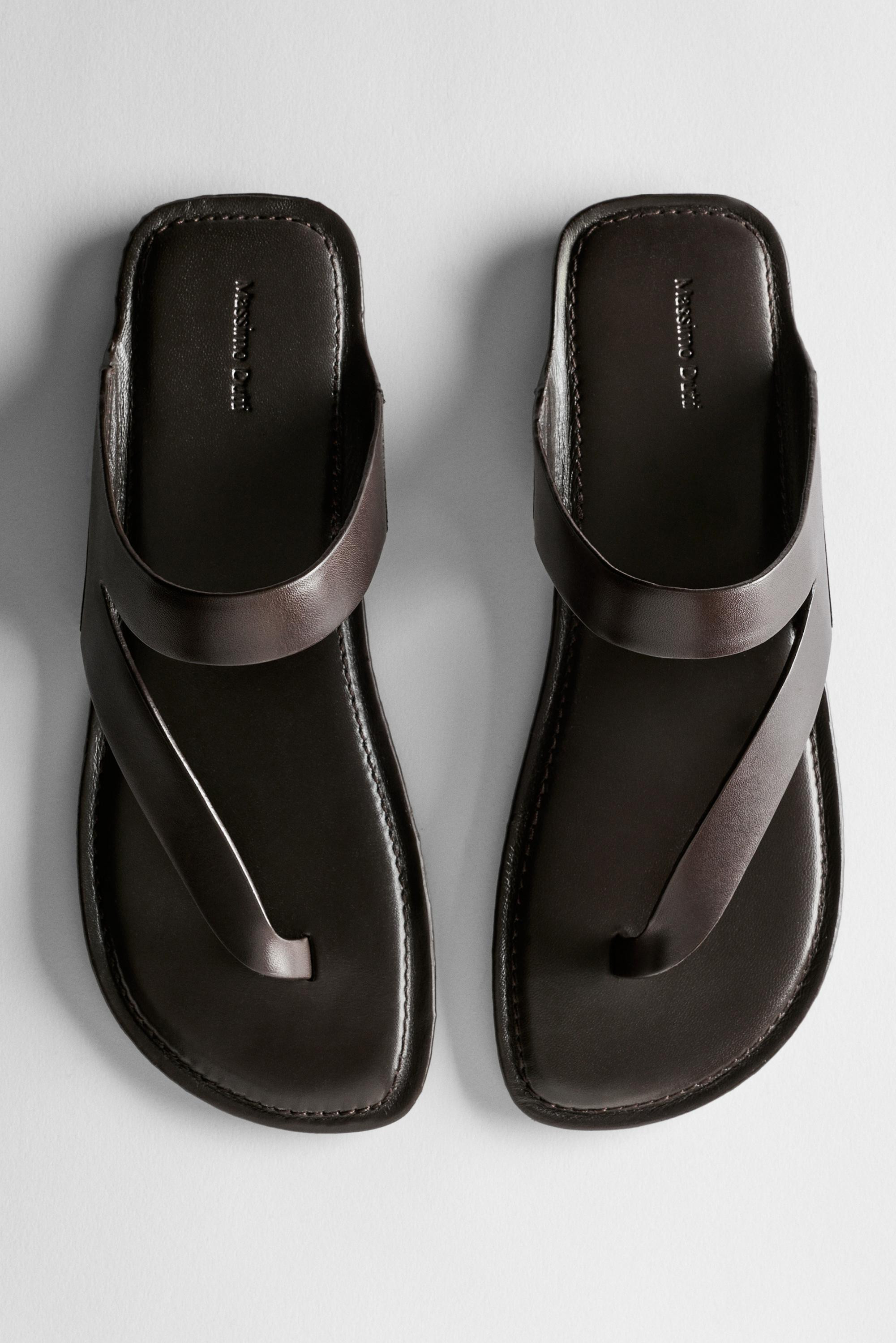 Asymmetric leather sandals with toe divider | Massimo Dutti US