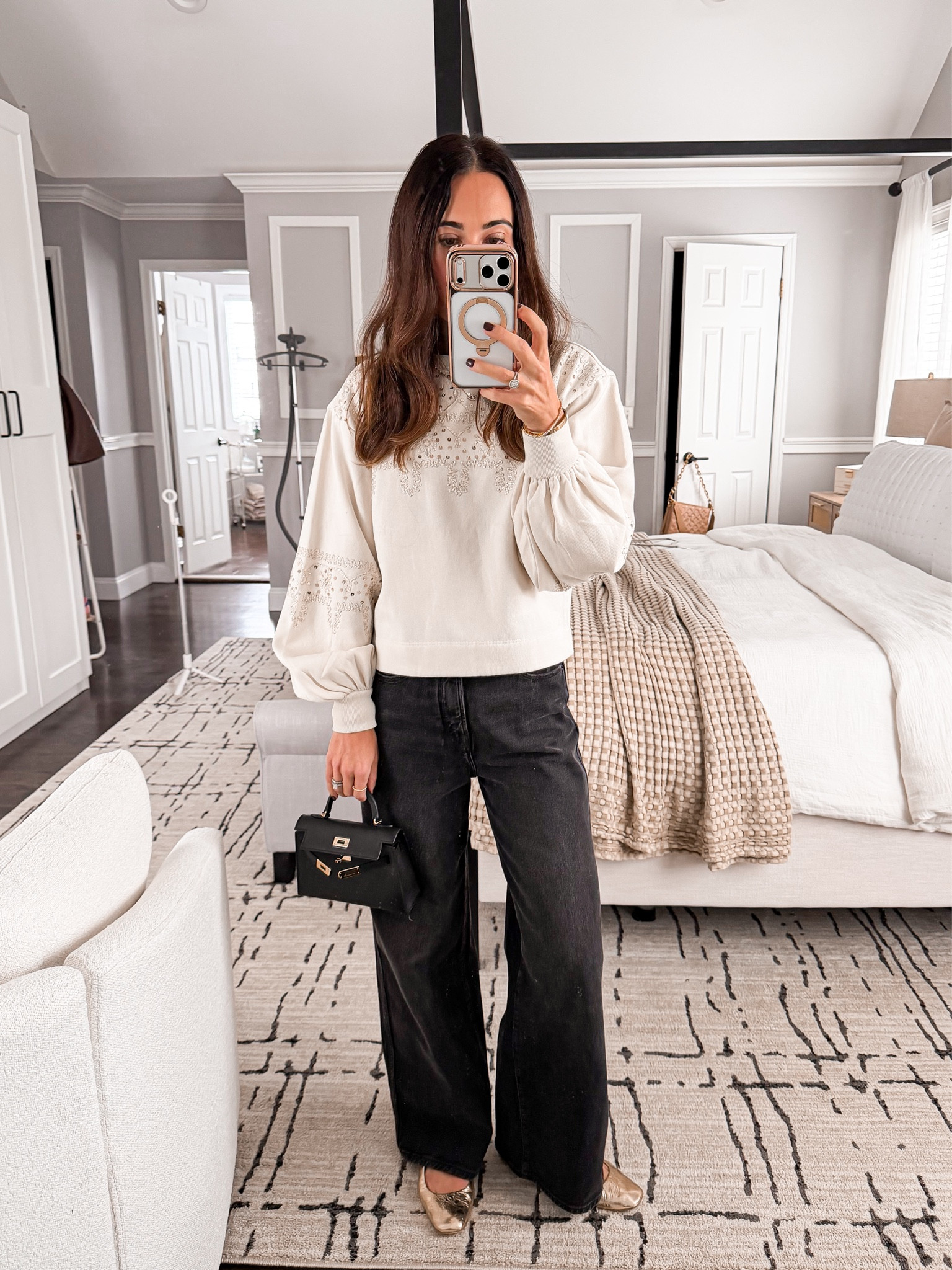 The prettiest elevated neutral top — so flattering and easy to style 🤍
🔗⬇️


#LTKOver40 #LTKootd #LTKHoliday