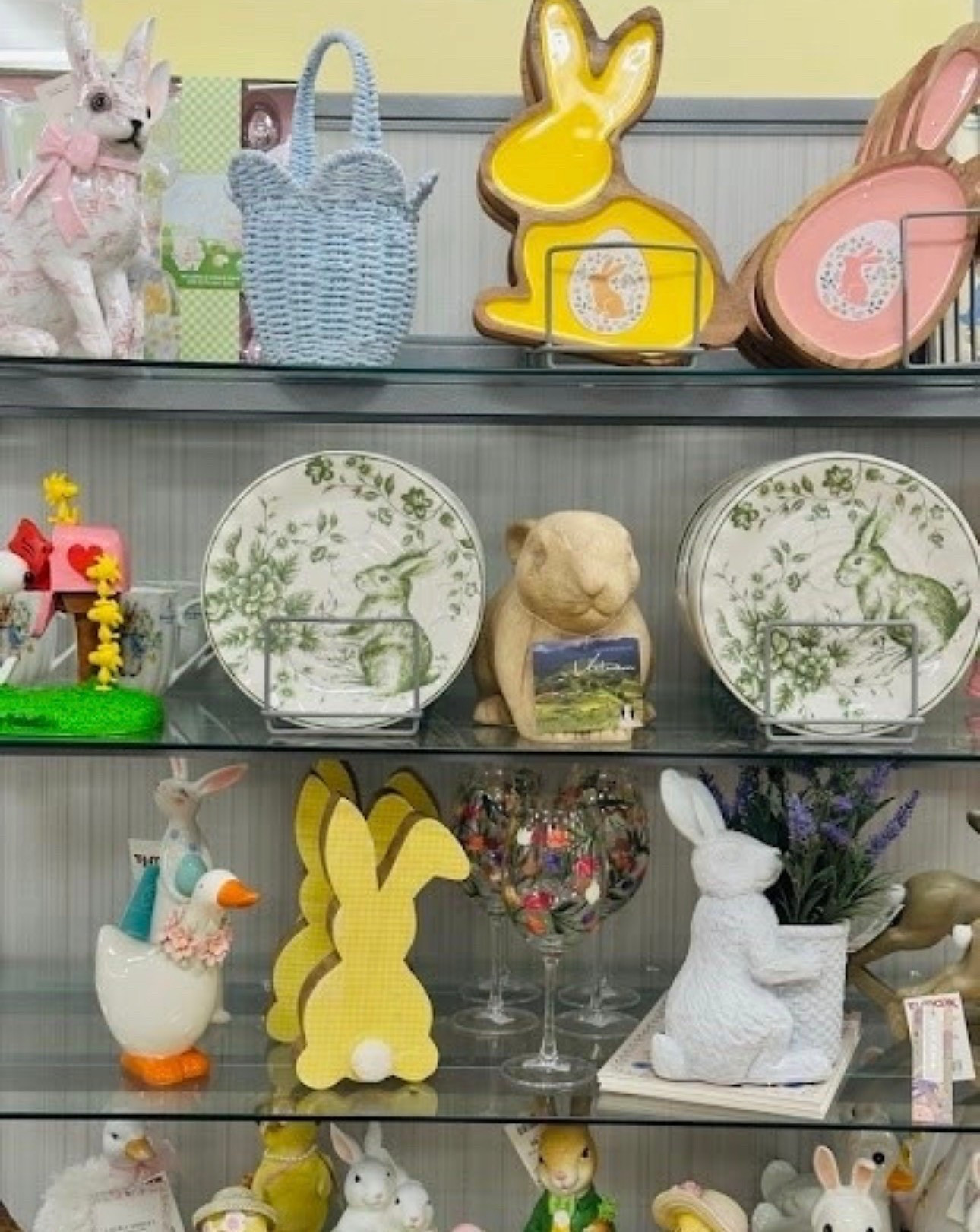 I’m officially obsessed with these bunny-shaped serving trays and floral plates. Whether you’re planning an Easter brunch or just love a garden-inspired kitchen, these finds are too cute to pass up!
Hashtags: #EasterDecor #TablescapeInspo #SpringDecor #GrandmillennialStyle #LTKhome

#LTKHome