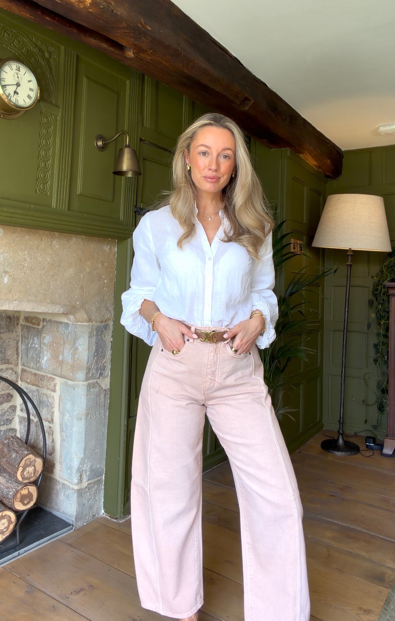 My favourite spring, causal outfit which is perfect for a day in the city or elevating your countryside style 🫶🏼 White shirt, barrel leg jeans, elevated accessories. 

#LTKsummer #LTKspring #LTKjeans