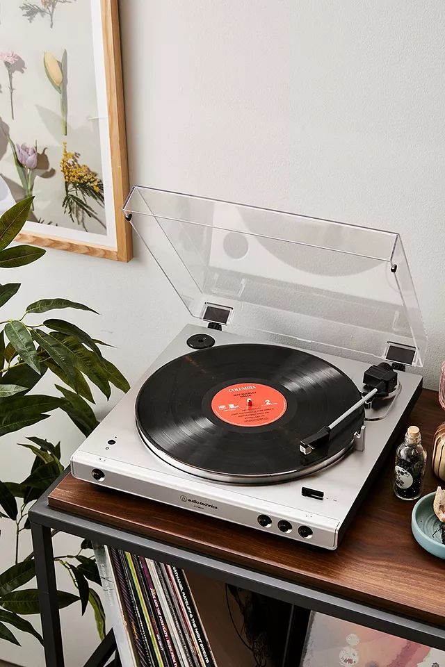 Audio-Technica UO Exclusive Silver LP60X-BT Bluetooth Vinyl Record Player | Urban Outfitters (EU)