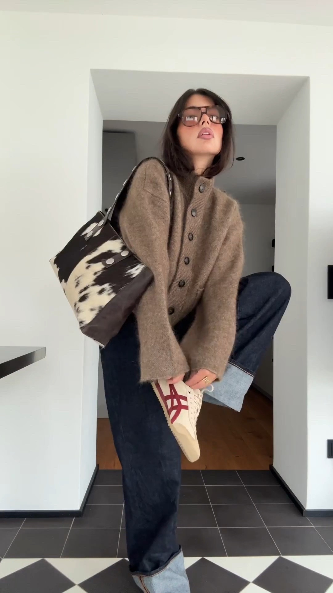 Cozy and chic cardigan for fall🤎 #falloutfits #cardigan #highnecksweater #fallknit #brownknit #fallfashion #fallsweater #stylingknit #cowhide #cowbag

#LTKautumn #LTKstyletip #LTKjeans
