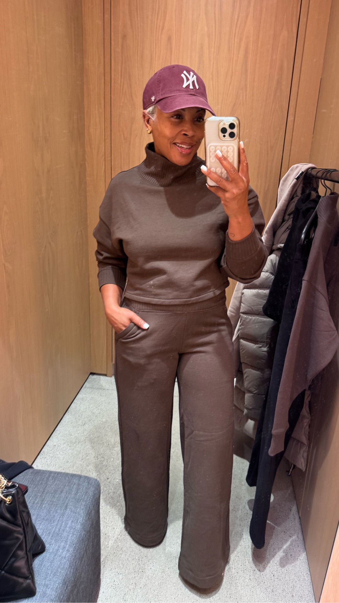 🤎 Who else is OBSESSED with brown??! 

Do you see this??! ALO wide leg sweat pant & cropped coverup top 10/10!!! 

GROWN WOMAN APPROVED!

wearing:
M in top 
S in pant 



#LTKHoliday #LTKootd #LTKdayinmylife