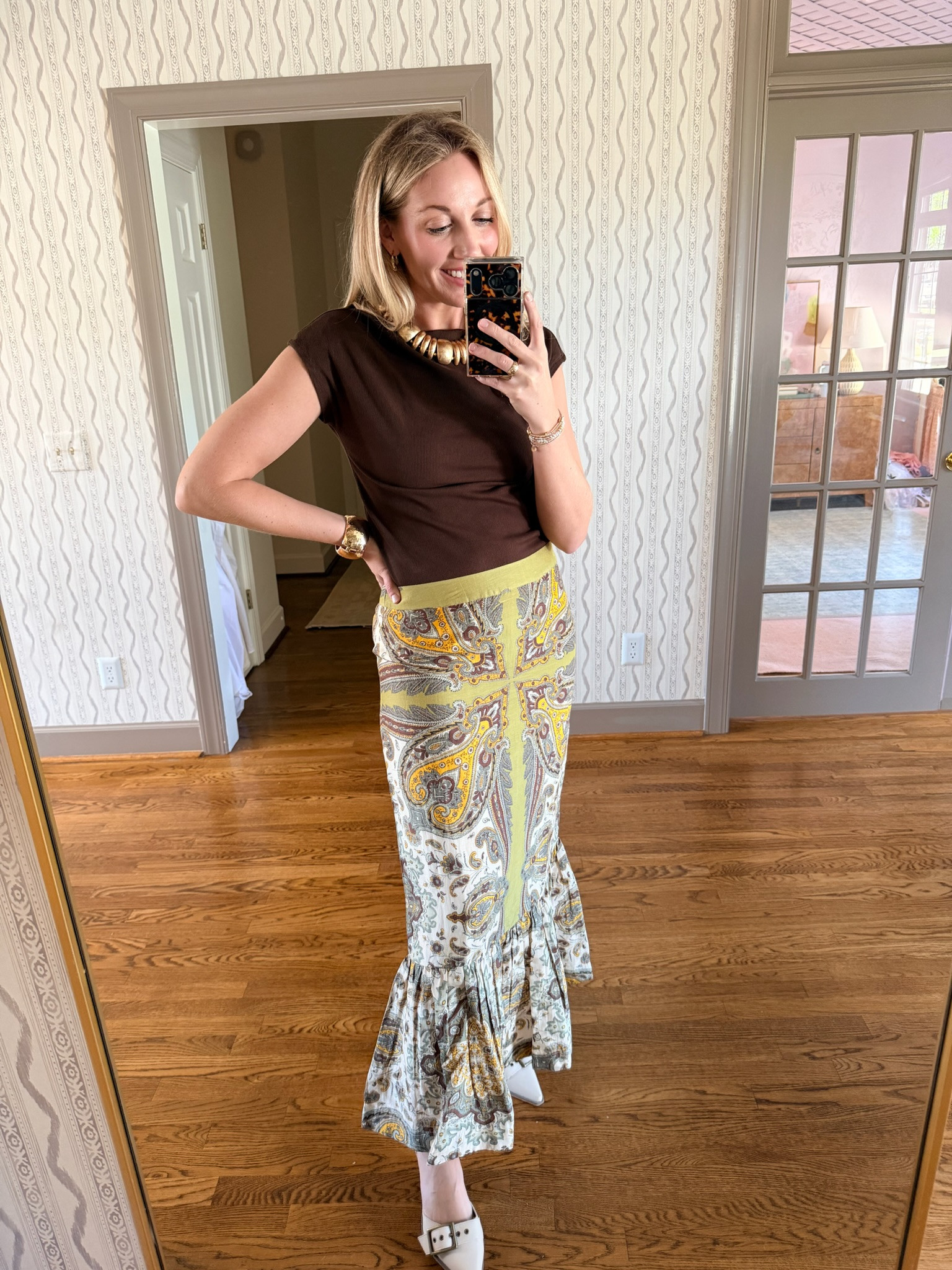 My new fall OOTD! This Target top pairs perfectly with any skirt! My Love the Label skirt is currently sold but screenshot this pic and use Google image search for local boutiques that have it in stock! 

Wearing a size Medium in both!

#TheSouthernSource #Target #LovetheLabel #DateNight OOTD 

 #LTKdayinmylife #LTKootd #LTKstorytime