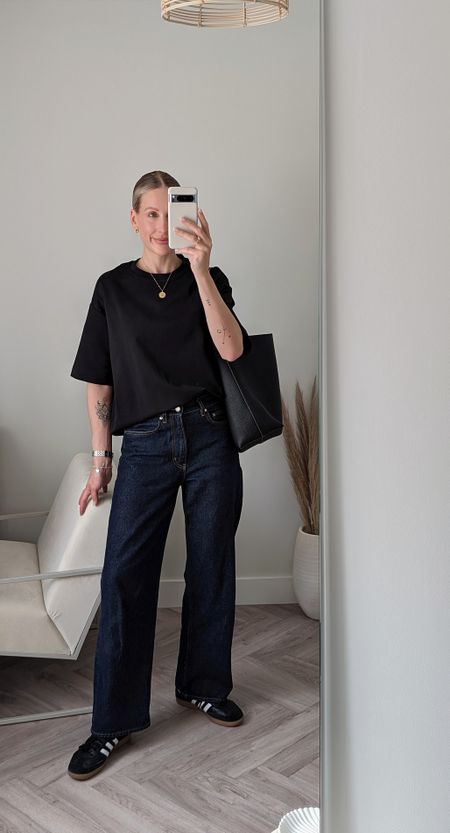 T-shirt weather 👕🌡️ 

Black oversize t-shirt Arket, they do the best cotton basics!

Old Arket wide leg jeans but linked similar.

Worn with Adidas samba deacon black.

