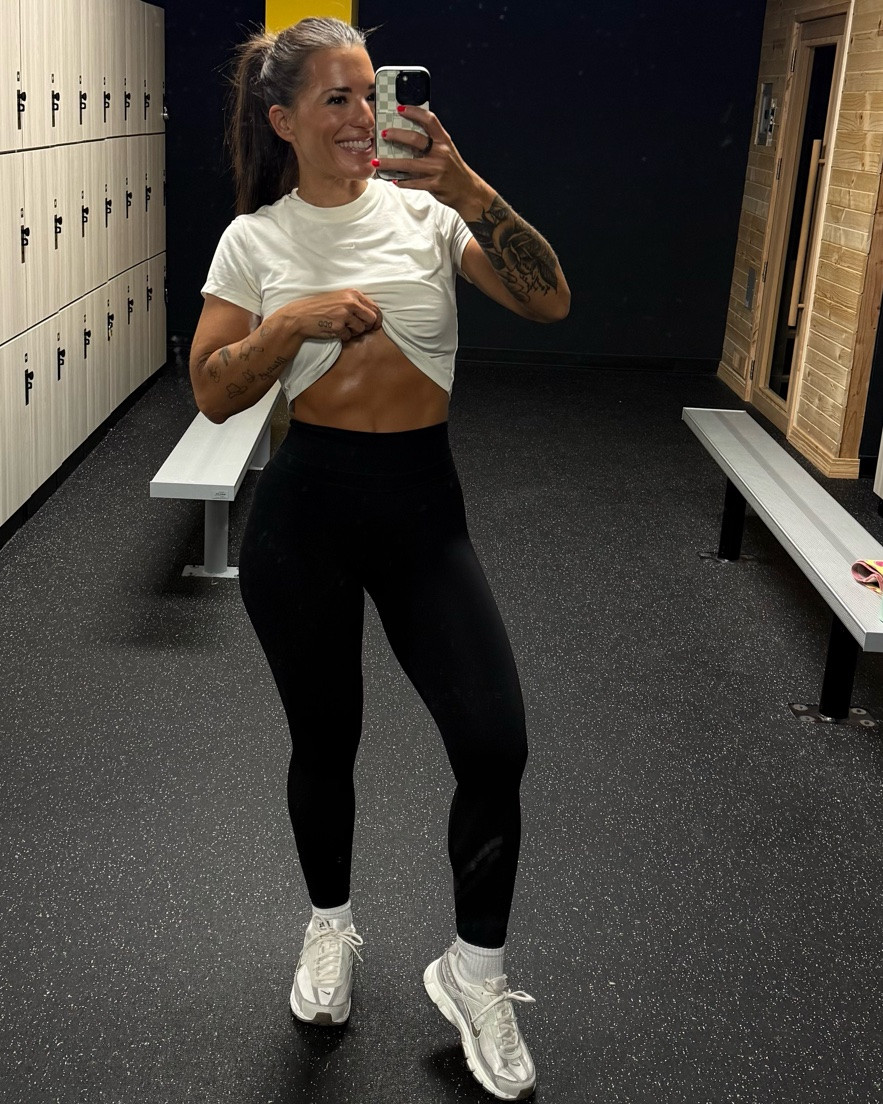 shoes are TTS // I’m a medium top & leggings :/ gym OOTD

#LTKfitnessgoals #LTKActive #LTKSaleAlert
