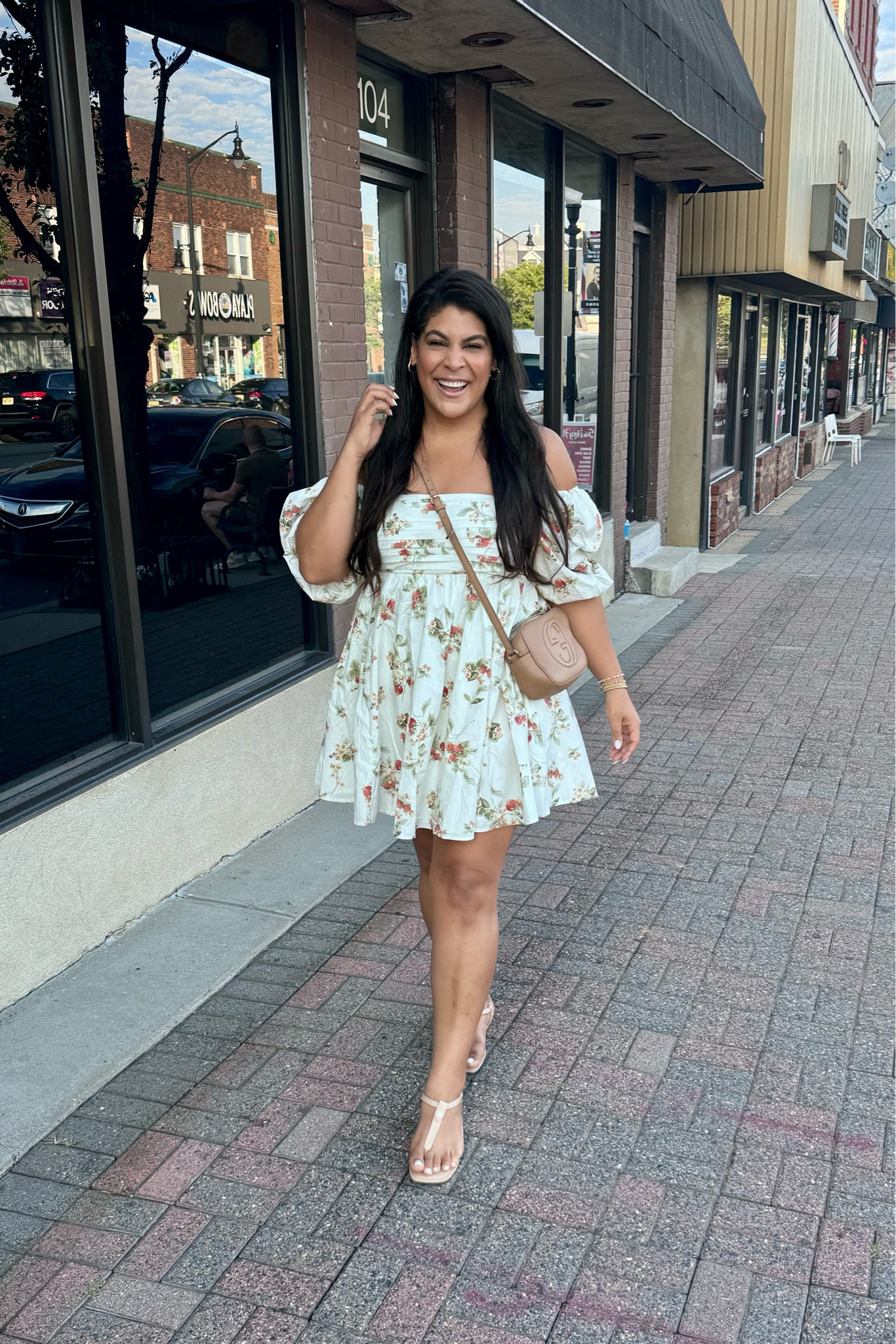 One of my favorite Abercrombie dresses of all time — this is on clearance right now! I’m 5’9” 38D size 12 or XL wearing a L tall in this Emerson summer dress 👌🏽🍓💕

#LTKFindsUnder50 #LTKMidsize #LTKSaleAlert