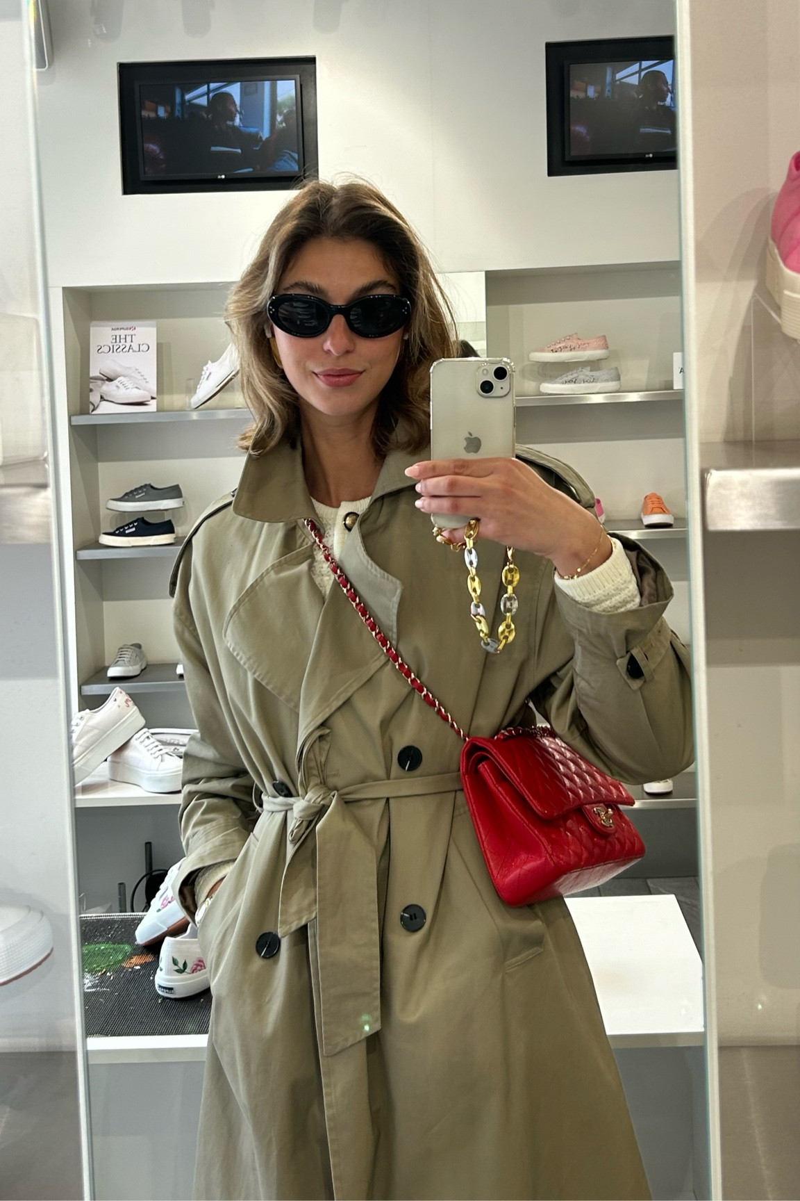 Trench coat - red flap bag Chanel
Celine cat eye sunglasses 
Phone case with chain