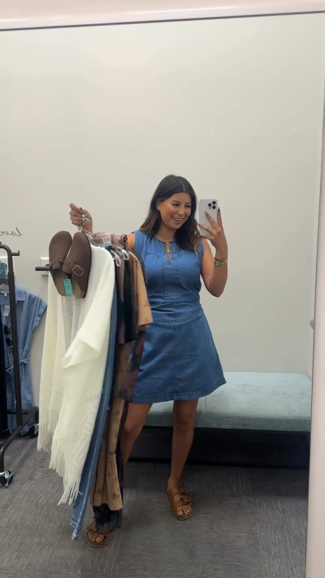 Fall finds fresh on the floor.
- first fit gives western chic
- dancing concert fit 
- au natural family photos
- definitely happy girl with the girls

@maurices #discovermaurices #mbassador #mauricesassociate #stylist #fallfashiontrends #ltkblogger #chicfallstyle #pintereststyle #suede #leather #cardigan #fringe