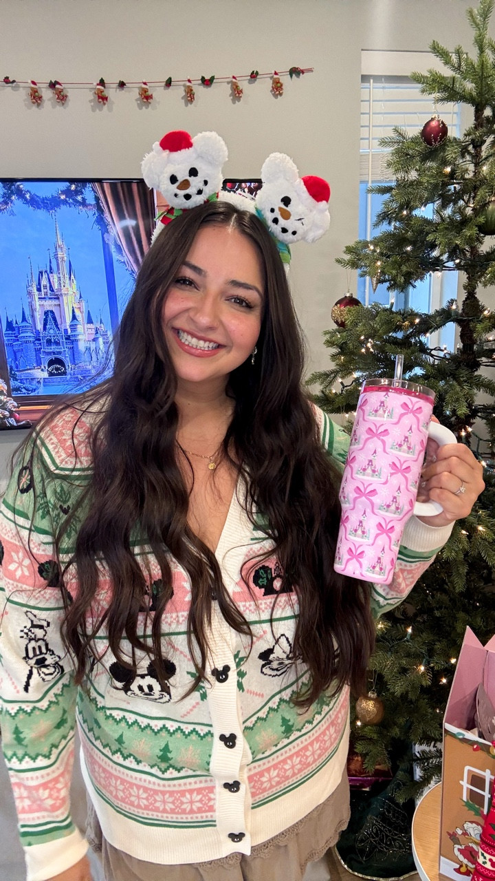 Thank you to my friends at the @disneystore I’m feeling so spoiled and so ready for the holidays! ❄️
You can find all of these pieces and more online at the Disneystore.com! Not only would they make the most perfect gifts, they also would help make the season even more magical!
•
•
#disneystore #disneychristmas #disneystyle @disneystyle #disneygifts #disneyholidays #disneymagic #disneychristmasmagic #disneyoutfit #mickeyears #disneysurprise