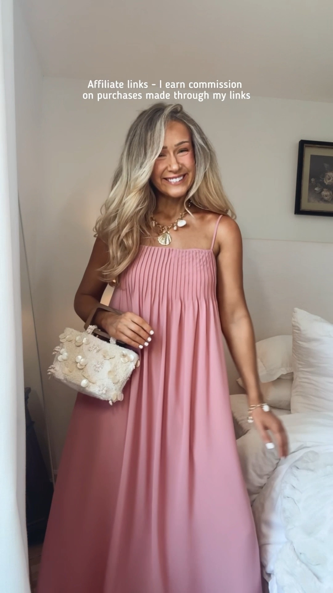 Affiliate links - I earn commission on purchases made through my links

Amazon dress
Summer dress maxi pink
Jelly sandals
Zara bag
