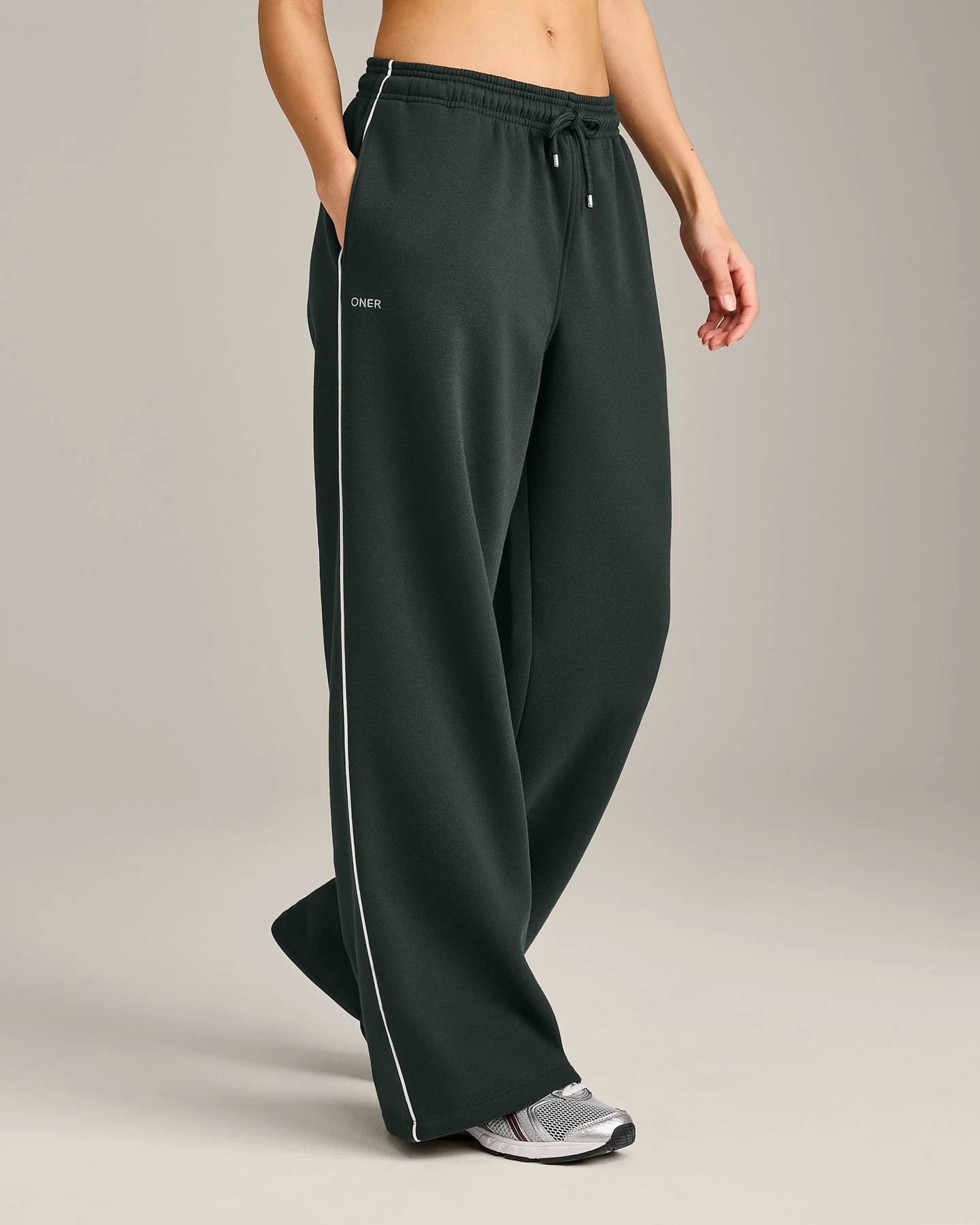 Jersey Tracksuit Straight Leg Sweatpants
Emerald Noir | Oner Active (UK / US)