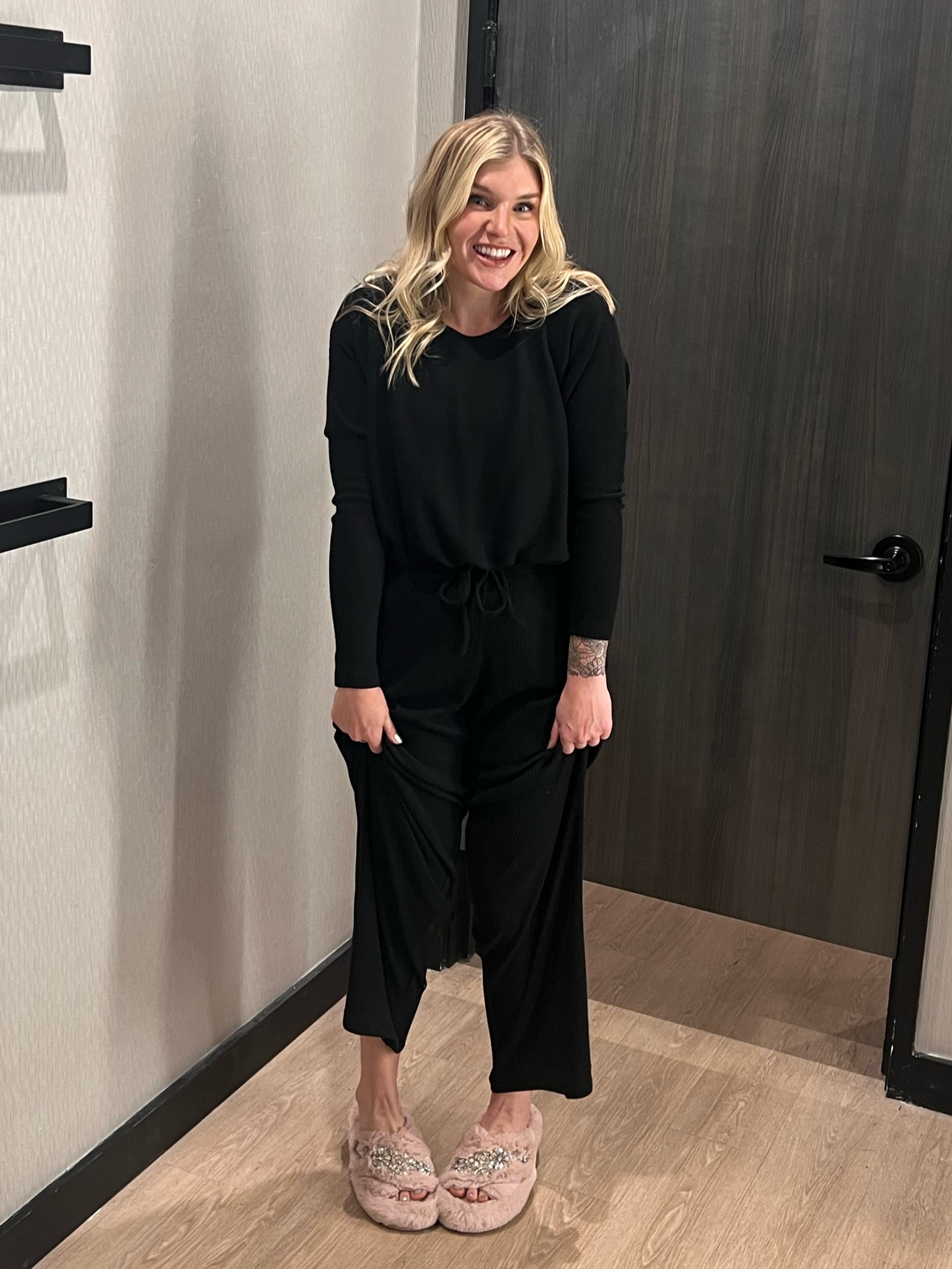 Who said your cozies had to be janky? This ribbed black set is SO soft and incredibly comfortable. Wearing size SM in both pieces!

#LTKfindsunder50 #LTKtravel #LTKsalealert