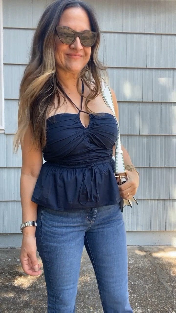 A great everyday summer to fall transition outfit. All petite sizing. I’m 5’1” - great prices and a great fit. 

Pants size 25 petite. 
Top size XS petite. 

#petite #theloft #everyday #denim #falltransition #summertofall #denimcapri 



#LTKSeasonal #LTKstyletip #LTKFind