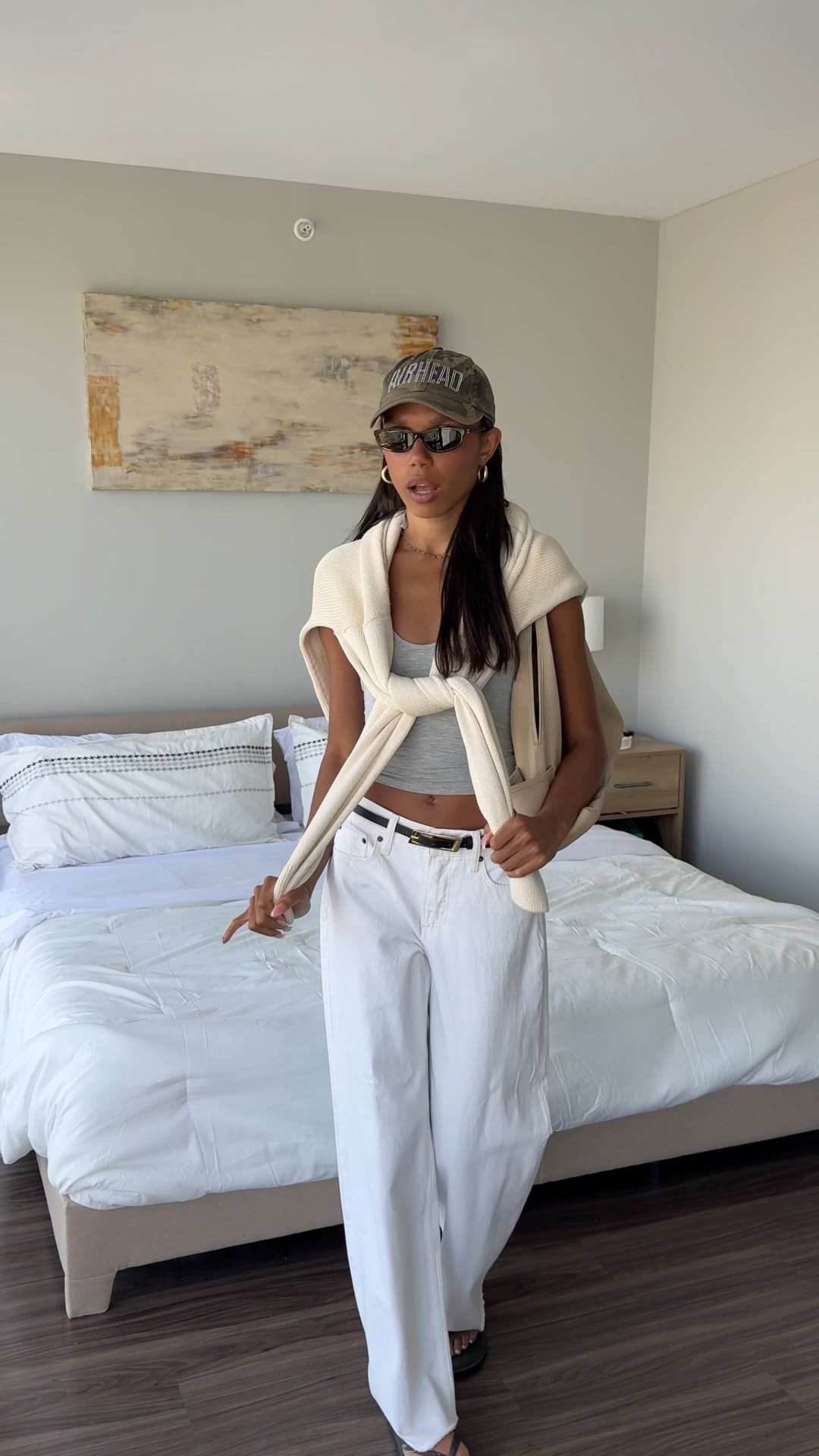 Exact products:
Jeans - Abercrombie,
Top - CSB,
Flip flops - Sanuk,
Sweater - KOTN,
Hat - With Jean,
Bag - Paloma Wool,
Sunglasses - Miu Miu
