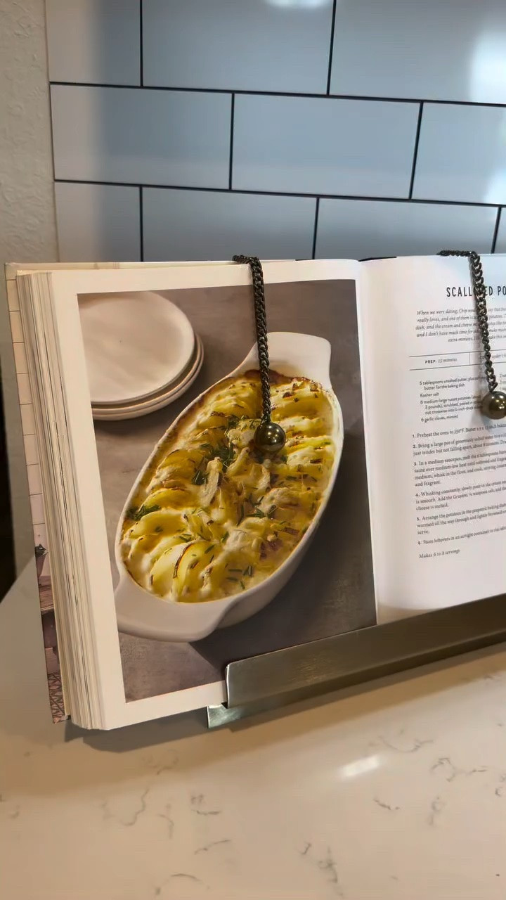 Target find of the day 🤎✨
This cookbook stand instantly made my kitchen look more elevated and cozy 😍📖 Perfect for recipes, iPads, or styling your counter space ✨

Link in my bio 🔗🤍

#targetfinds #KitchenDecor #NeutralHome #homeinspo #homestyling