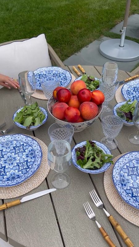 White and blue tablescape