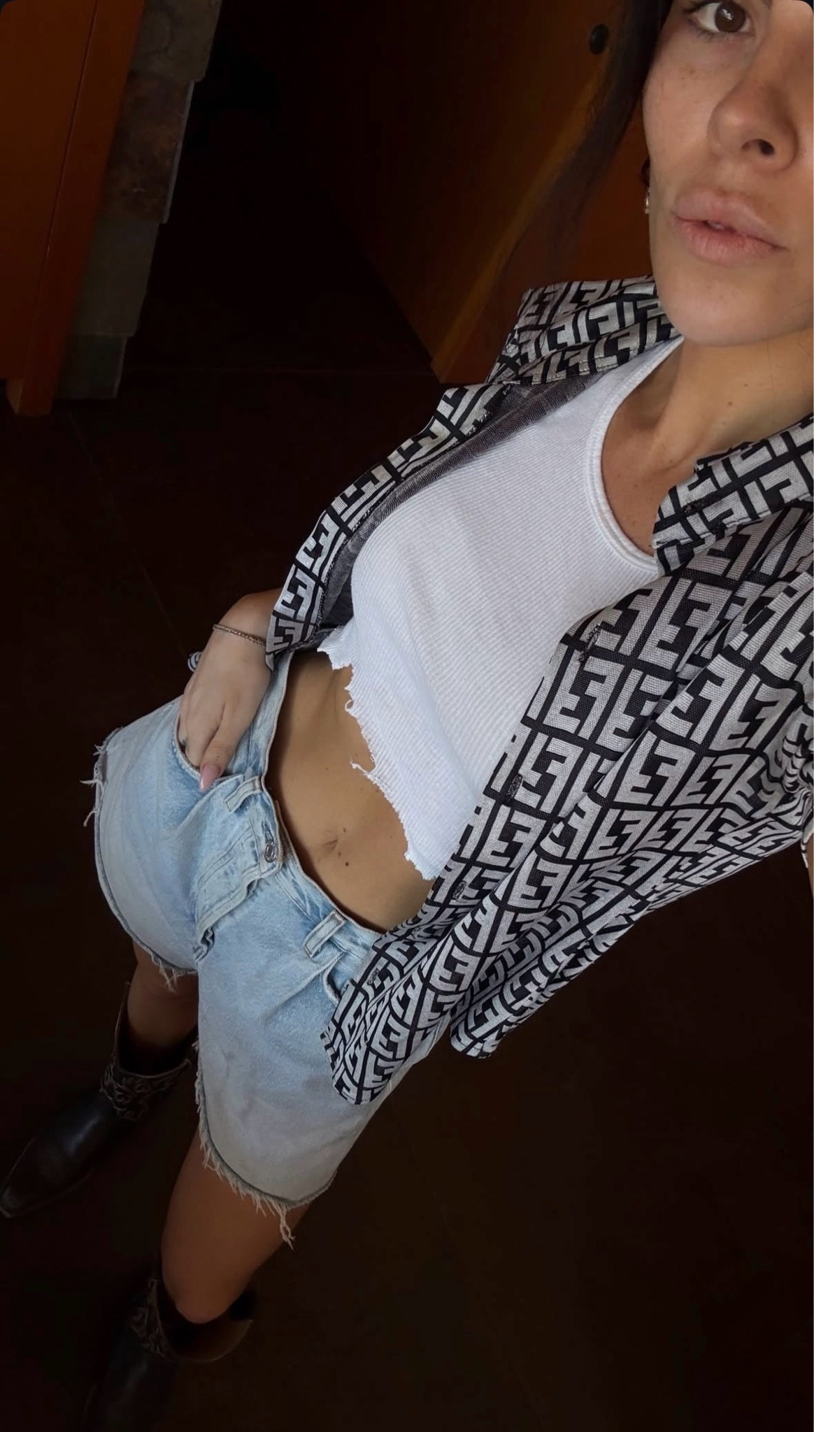 Desert ootd

Jean shorts, fendi button down, cowboy boots, casual desert style

#LTKgrwm #LTKootd