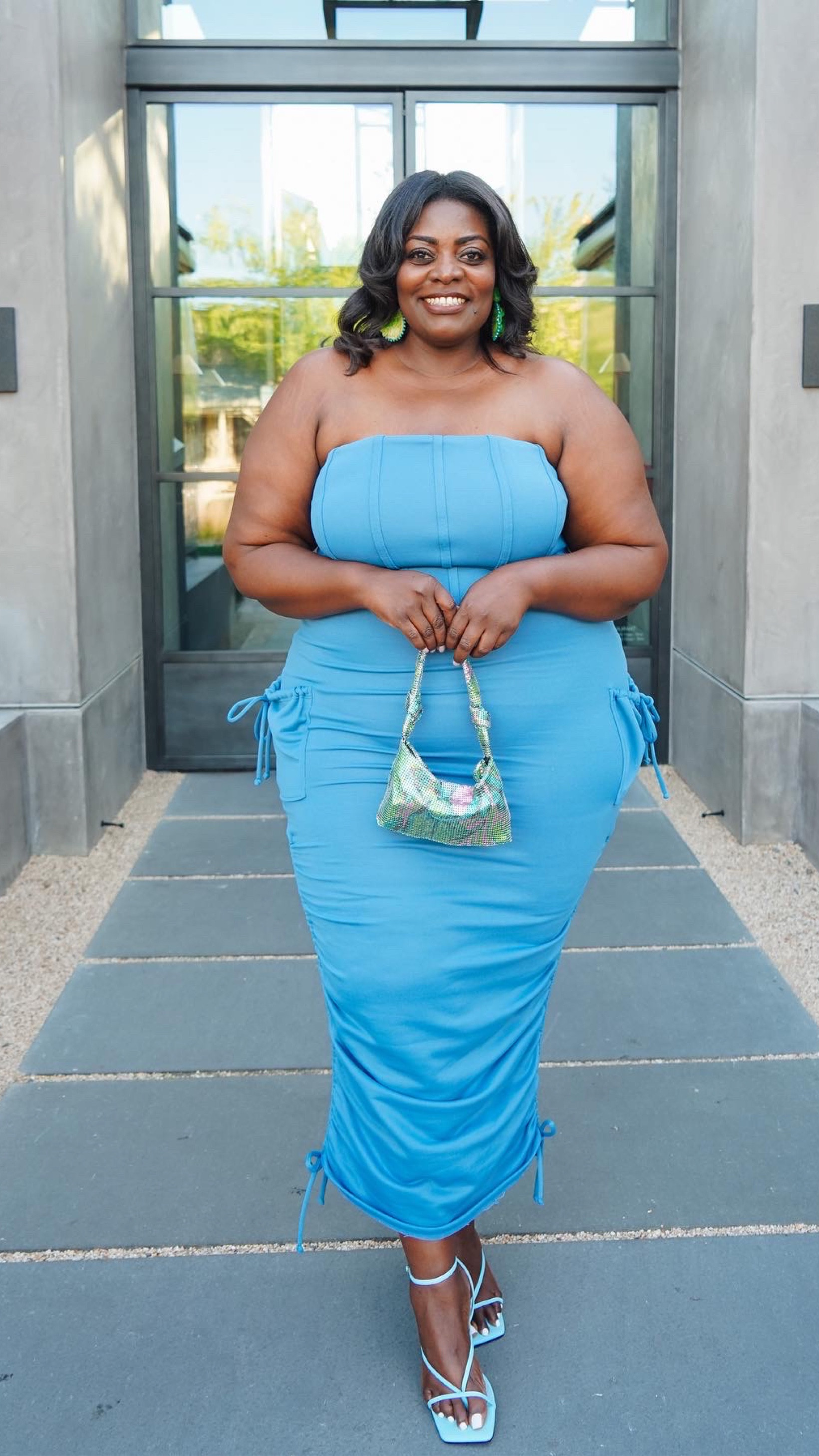 I love a simple look, yet so classy. Check out this style or similar 

#LTKfit #LTKcurves #LTKshoecrush