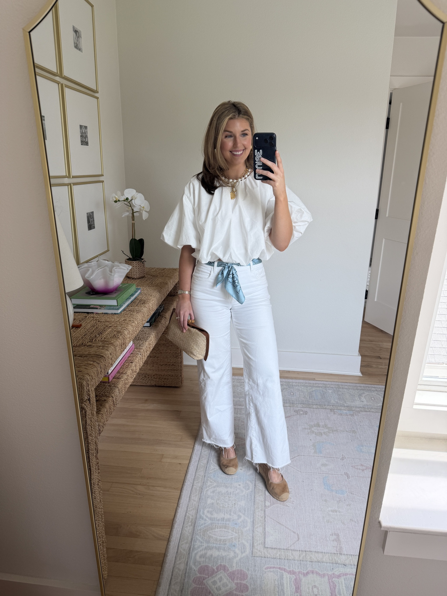 Spring summer outfit idea! Wearing an XS in top and 0  in jeans 