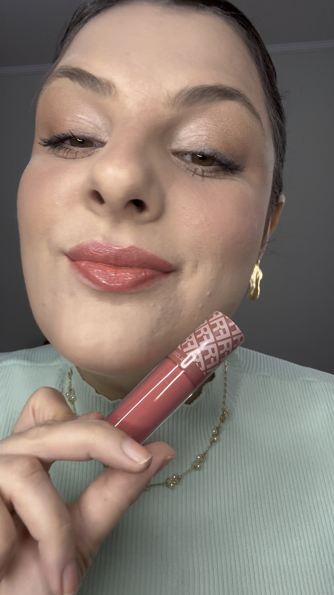 O trio de gloss mais lindo que vc vai ver hoje! Olha essa cobertura, essas cores que combinam com toso mundo, esse conforto e essa textura de milhões, que não fica melada! Deixei várias opções de lojas!
#gloss #glossfran

#LTKbeleza #LTKbrasil #LTKpromo