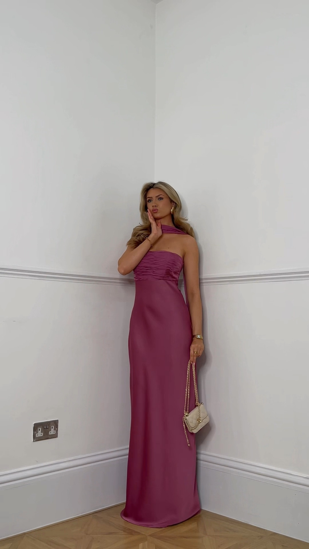 Stunning wedding guest dress for summer! 💒