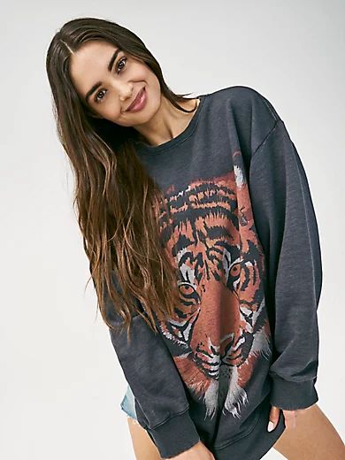 Womens Oversized Tiger Sweatshirt:Jet Black:M | Wrangler