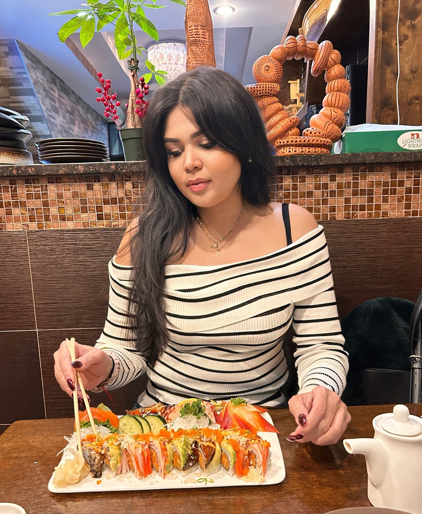 Date night vibes 🍣❤️ 
What’s your favorite date night spot? 💬
#DateNight #NYCEats #SushiLovers

Top from @hm | link in bio