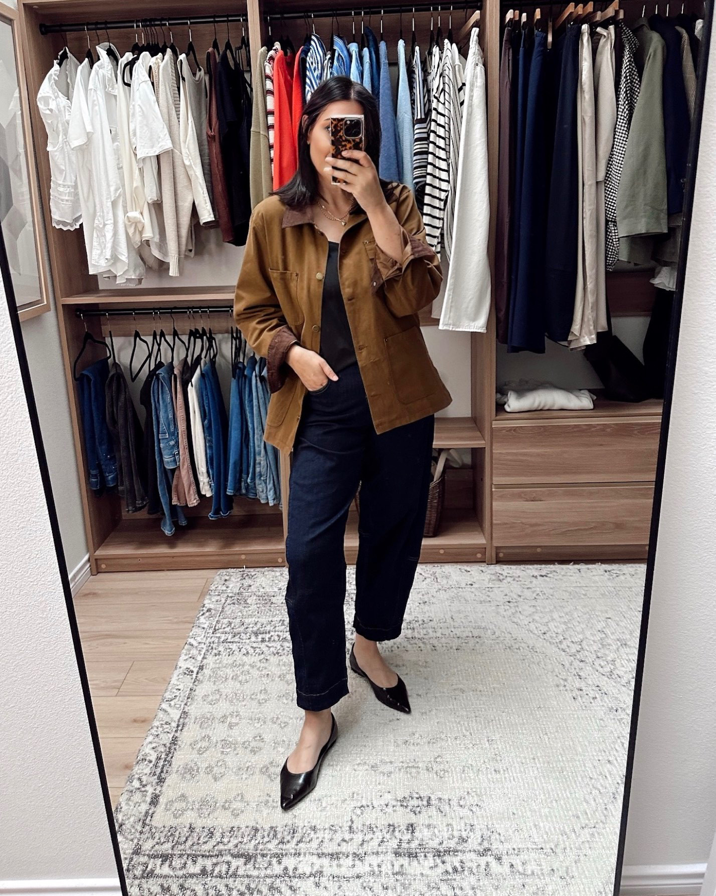 This is a great barn jacket but it is not going to bring a lot of warmth. It’s lined but not warm, warm. Perfect for 60-degree weather, but not past that.
I got the large and it fits perfectly, oversized but not too big. The shoulders fit great.  
 

 