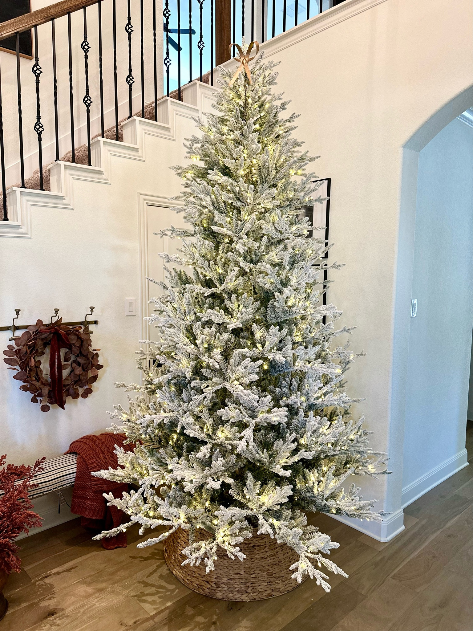 I couldn’t resist testing her out! ❤️

This is the Flocked 9ft Kenwood Fraser Fir! Even though I was going to Home Depot on a hunt for the Grand Duchess, I fell in love with this one instead for our main tree!

Home Depot
Christmas tree
Flocked
Christmas decorrations

#LTKSeasonal #LTKHome