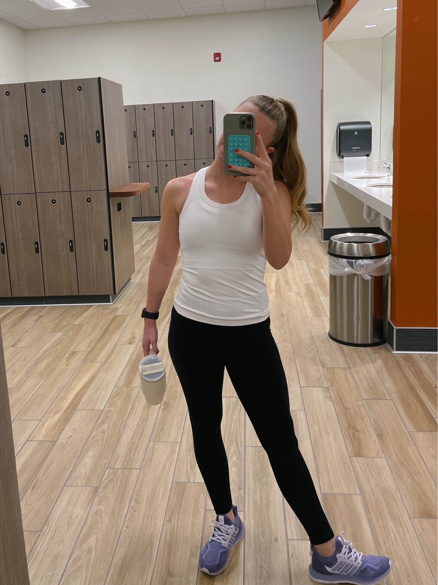 Shoulder workout ootd!!
Linked similar shoes!

Workout outfit, gym outfit, pilates outfit

#LTKfitness