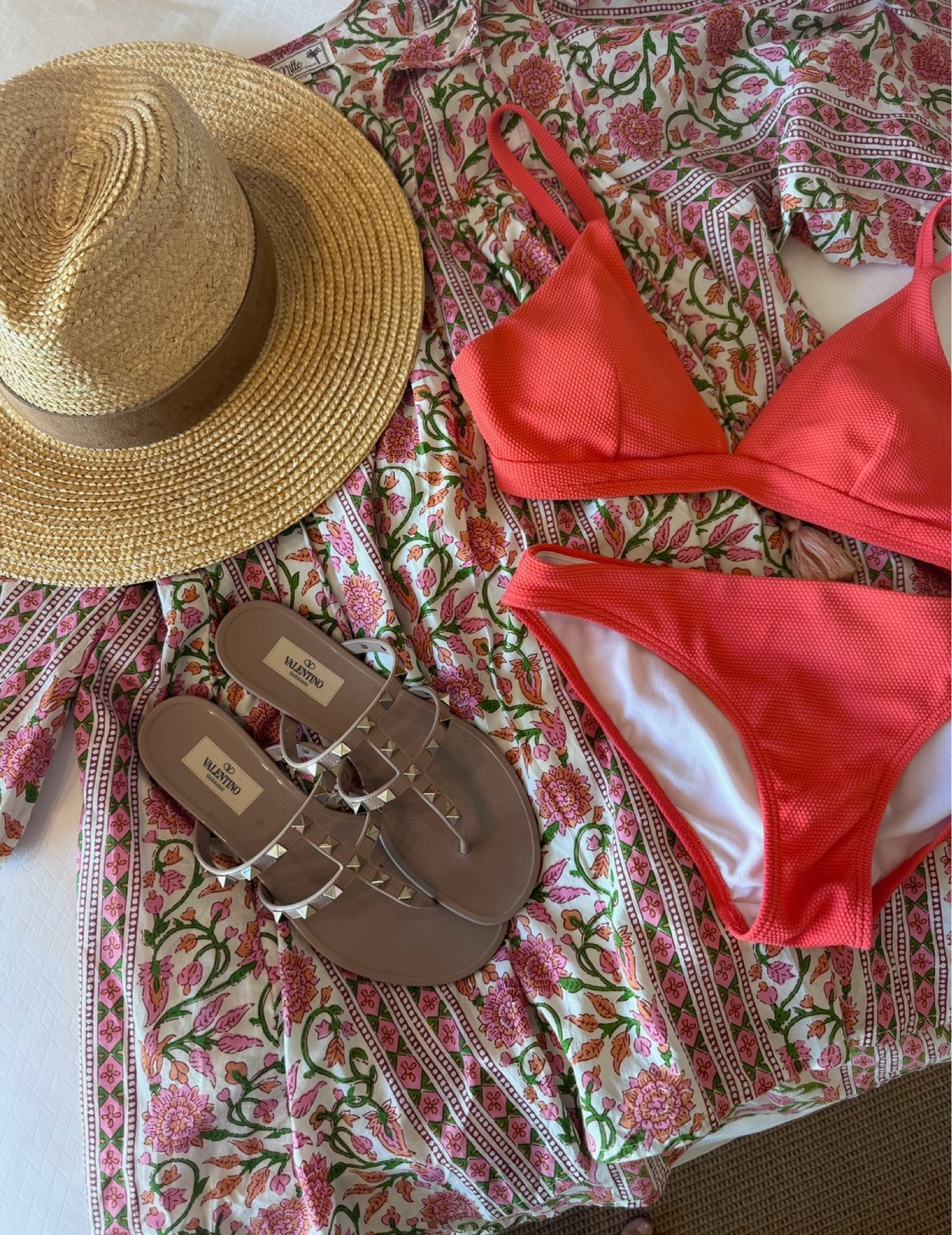 Summer travel outfits! Pool day, beach day, hanging with friends 




Travel outfit, summer outfit, summer dress, sandals 

#LTKStyleTip #LTKTravel #LTKShoeCrush