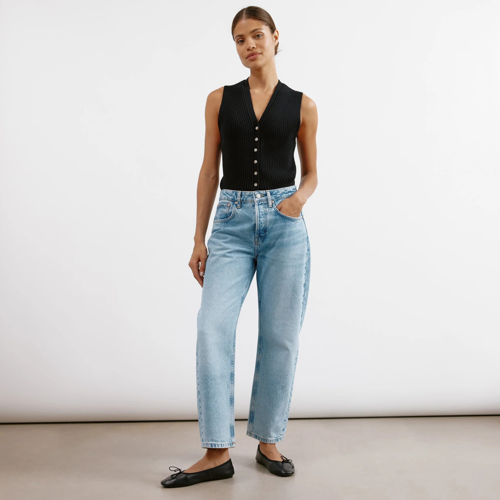Light Wash Relaxed Jeans | Albaray
