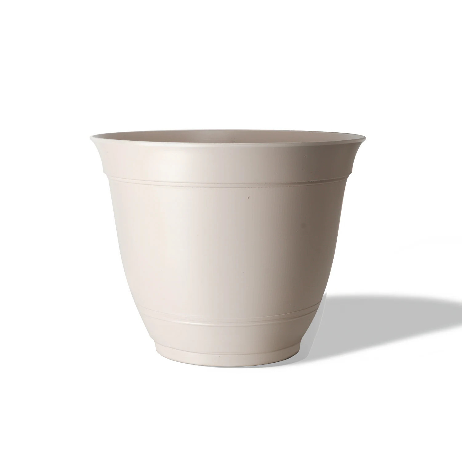 Style Selections Round 11.02-in W x 11.02-in L Off-white Recycled plastic Indoor/Outdoor Planter Large | DP2132P-WHITE | Lowe's
